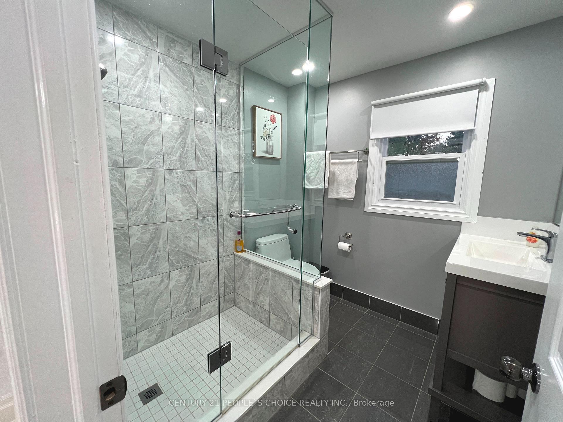 Photo 11 of 5359 Kitchener Street, Niagara Falls, Clifton Hill — HOMEH