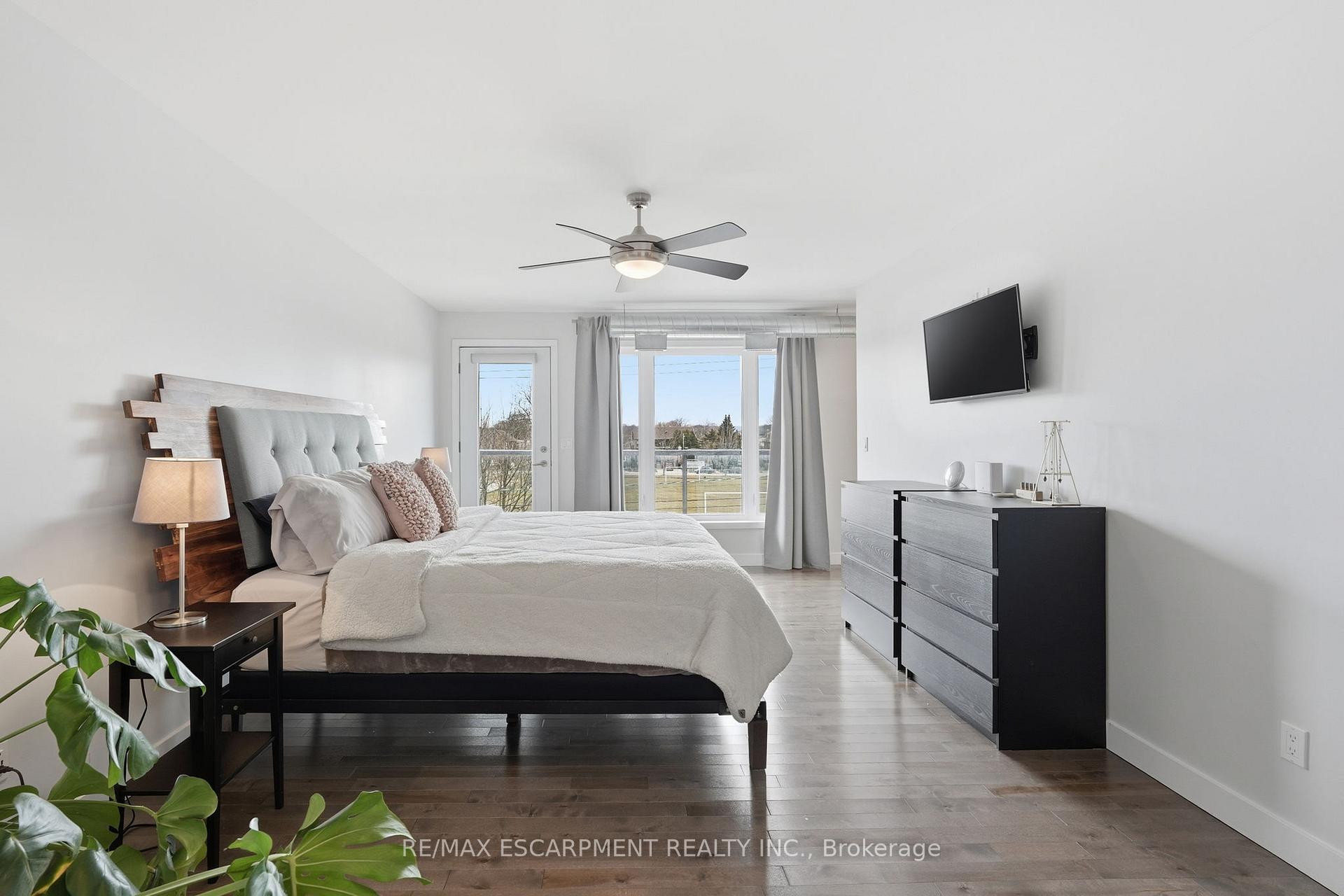 Photo 22 of 414 John Street, Hamilton, North End — HOMEH