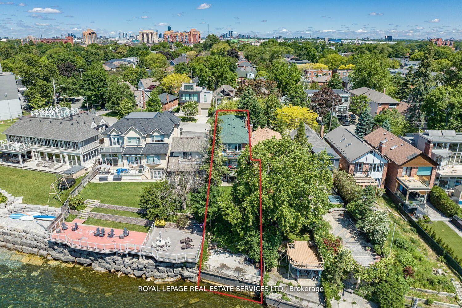 Photo 3 of 135 Lake Shore Drive, Etobicoke, New Toronto — HOMEH
