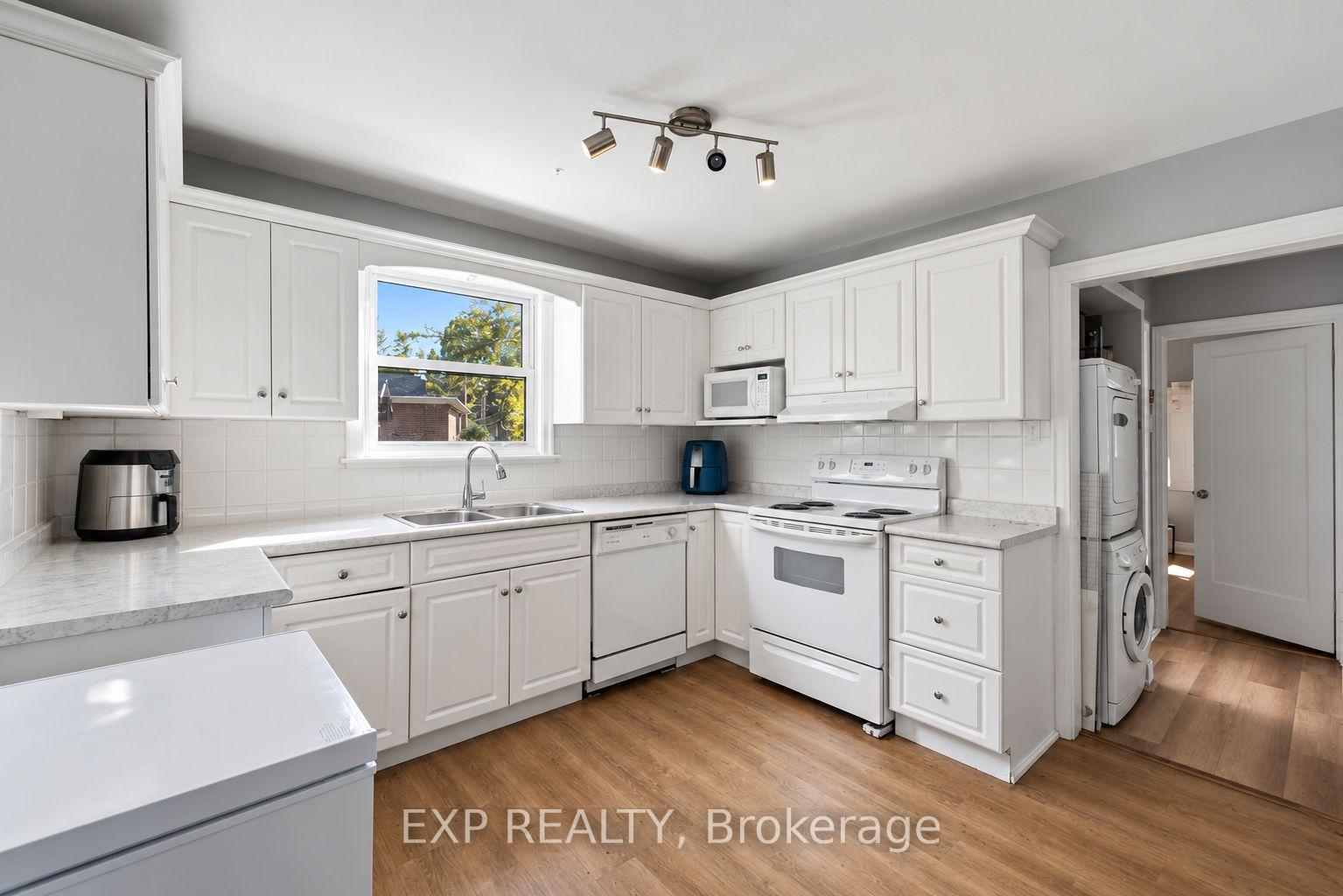 Photo 10 of 27 Hollywood Street S, Hamilton, Ainslie Wood — HOMEH