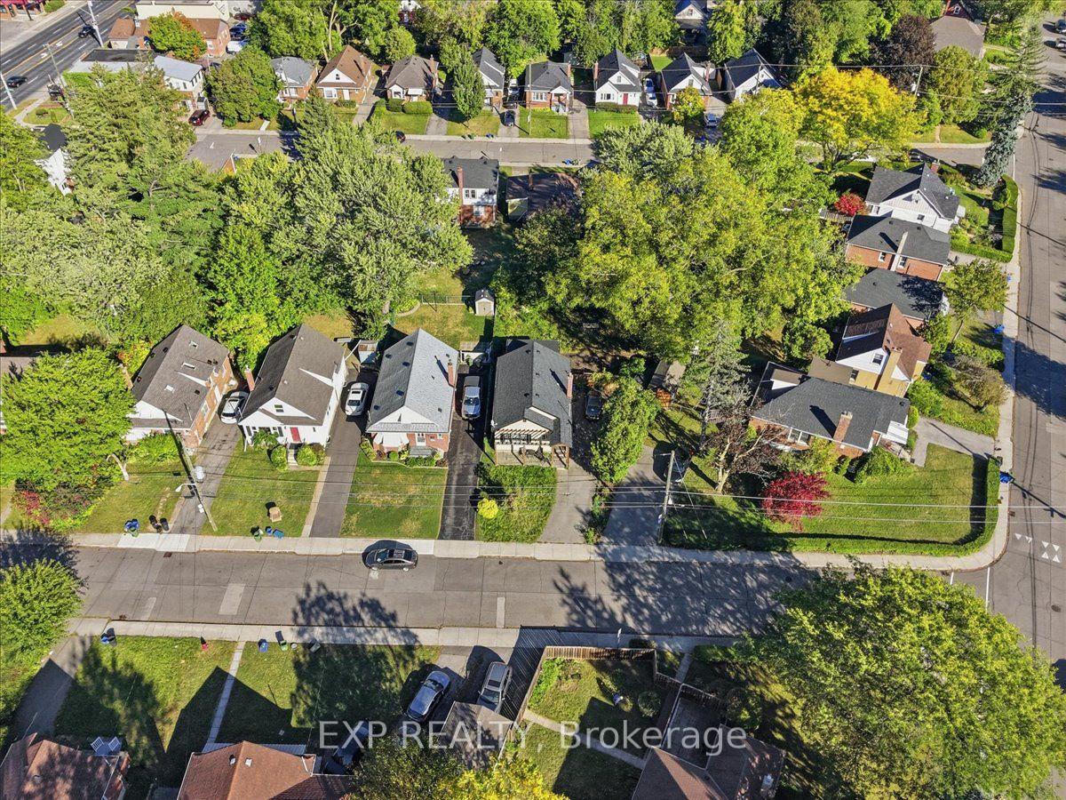 Photo 12 of 27 Hollywood Street S, Hamilton, Ainslie Wood — HOMEH