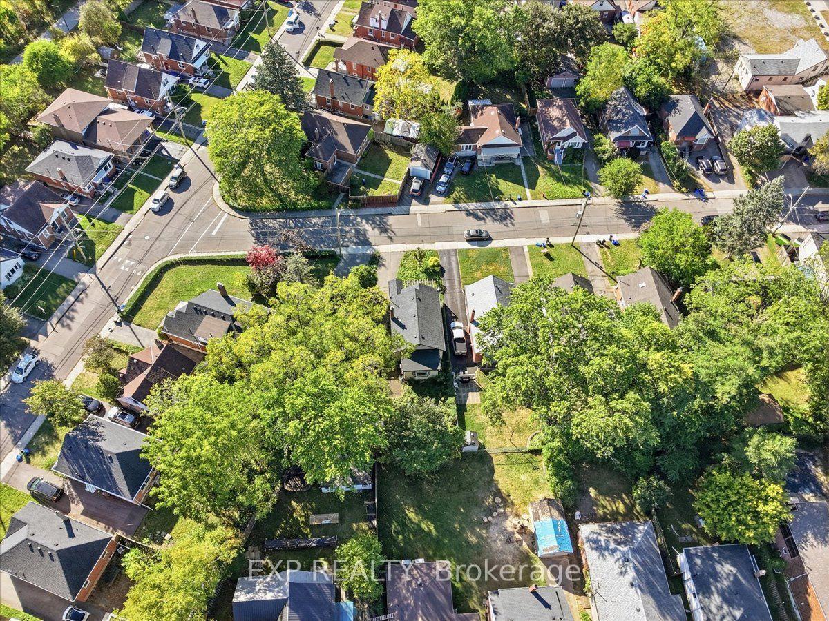 Photo 14 of 27 Hollywood Street S, Hamilton, Ainslie Wood — HOMEH