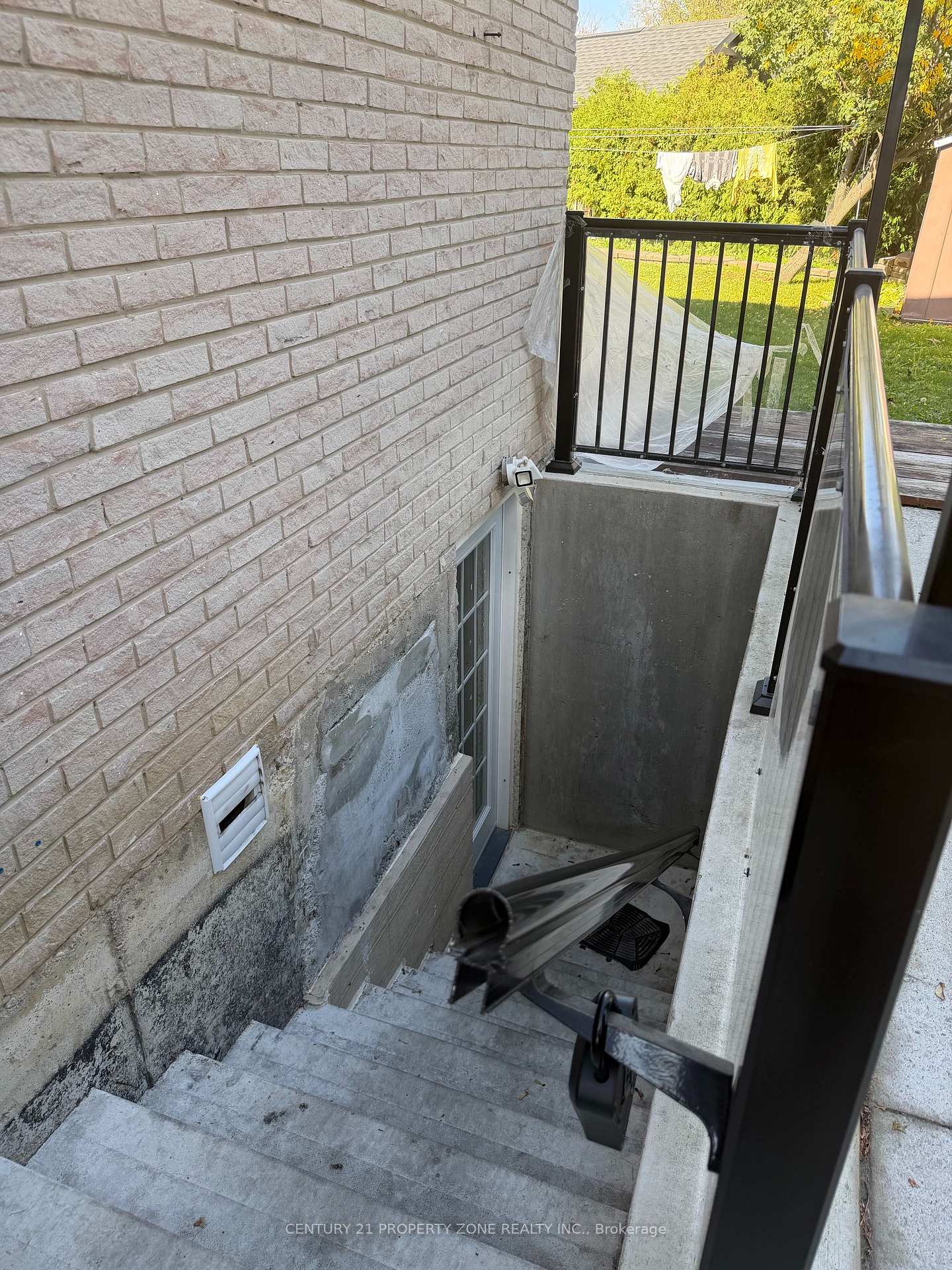 Photo 2 of 68 Merton Road, Brampton, Brampton North — HOMEH