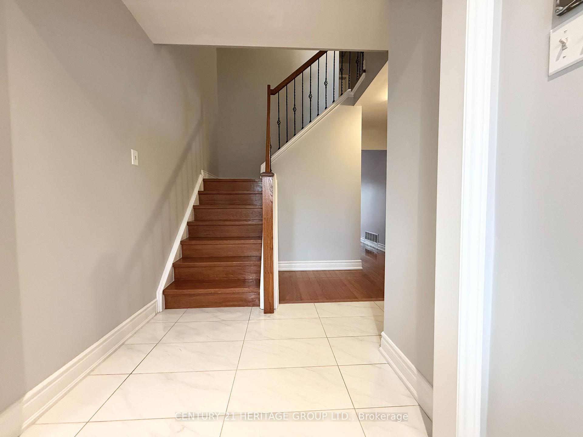 Photo 3 of 9 Corona Gate, Brampton, Brampton South — HOMEH