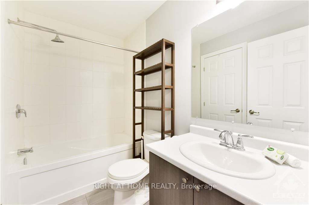 Photo 15 of 128 Grenadine Street, Ottawa, Stittsville (North) — HOMEH