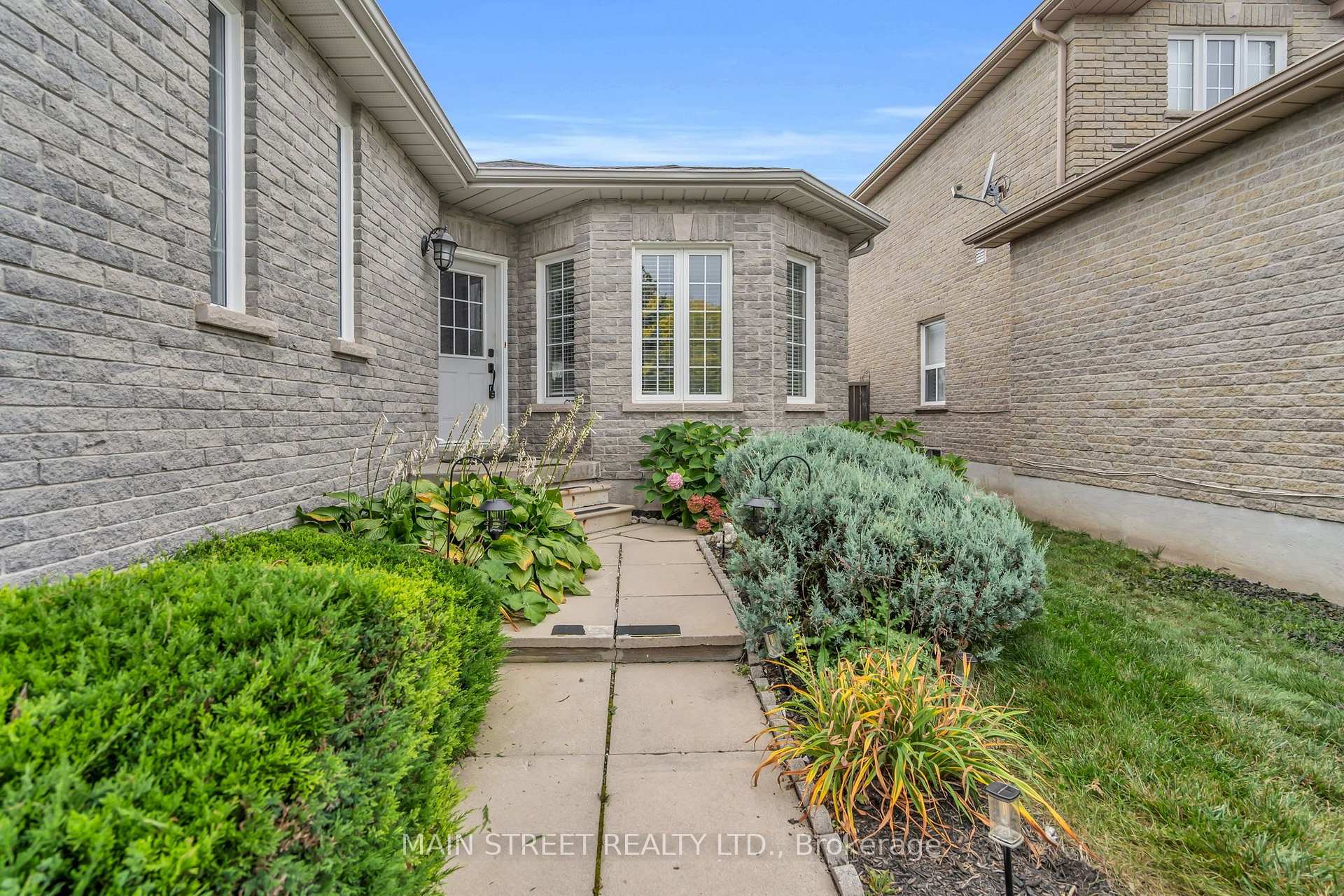 Photo 2 of 27 Max Avenue, Barrie, Painswick South — HOMEH