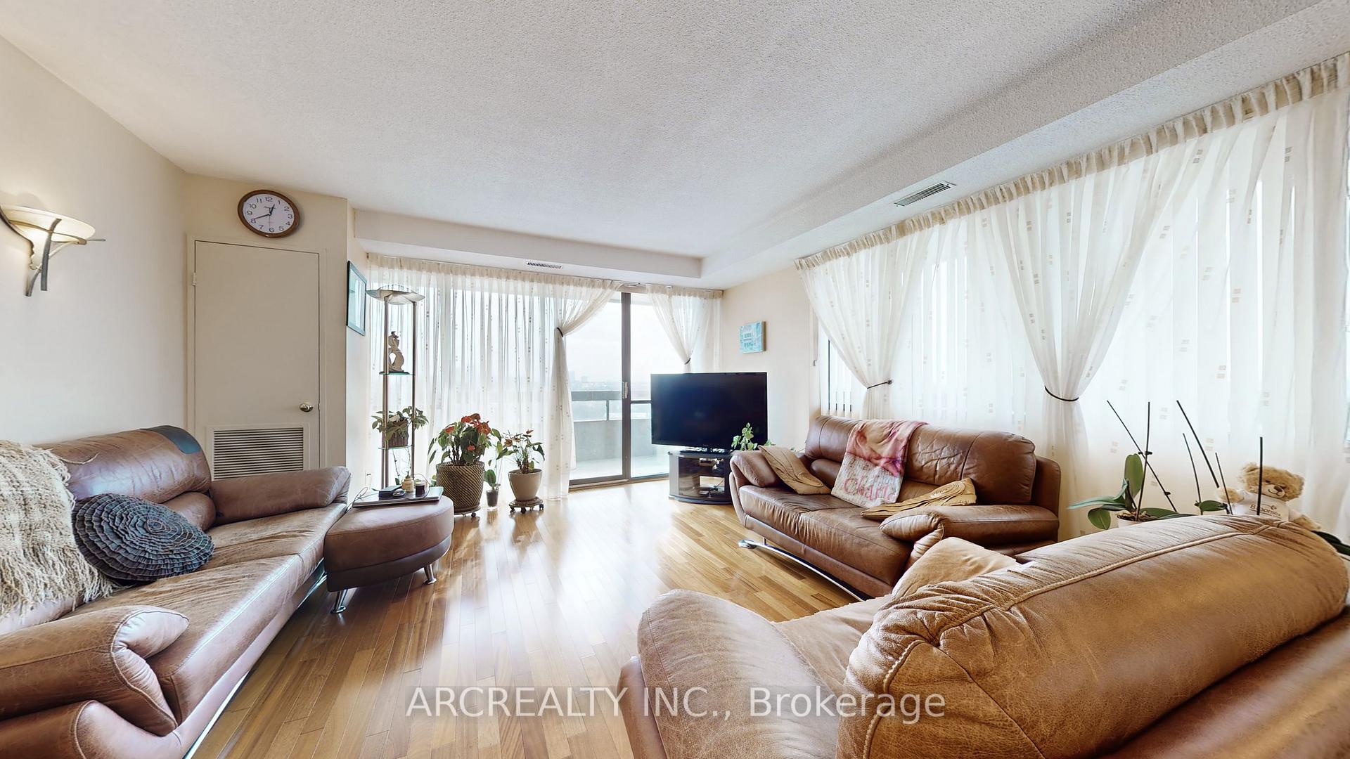 Photo 7 of Unit 1403, 8111 Yonge Street, Markham, Royal Orchard — HOMEH