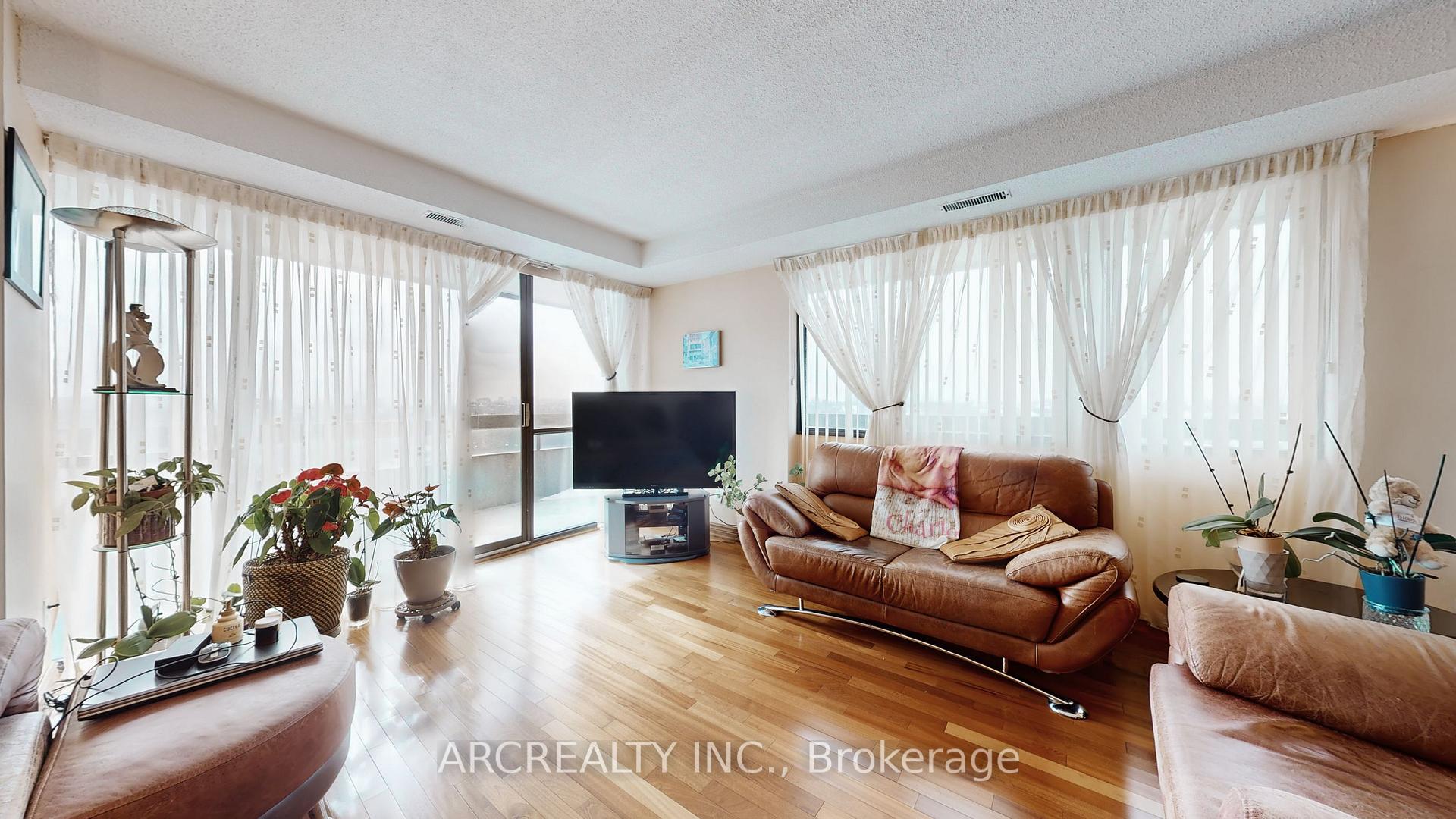 Photo 8 of Unit 1403, 8111 Yonge Street, Markham, Royal Orchard — HOMEH