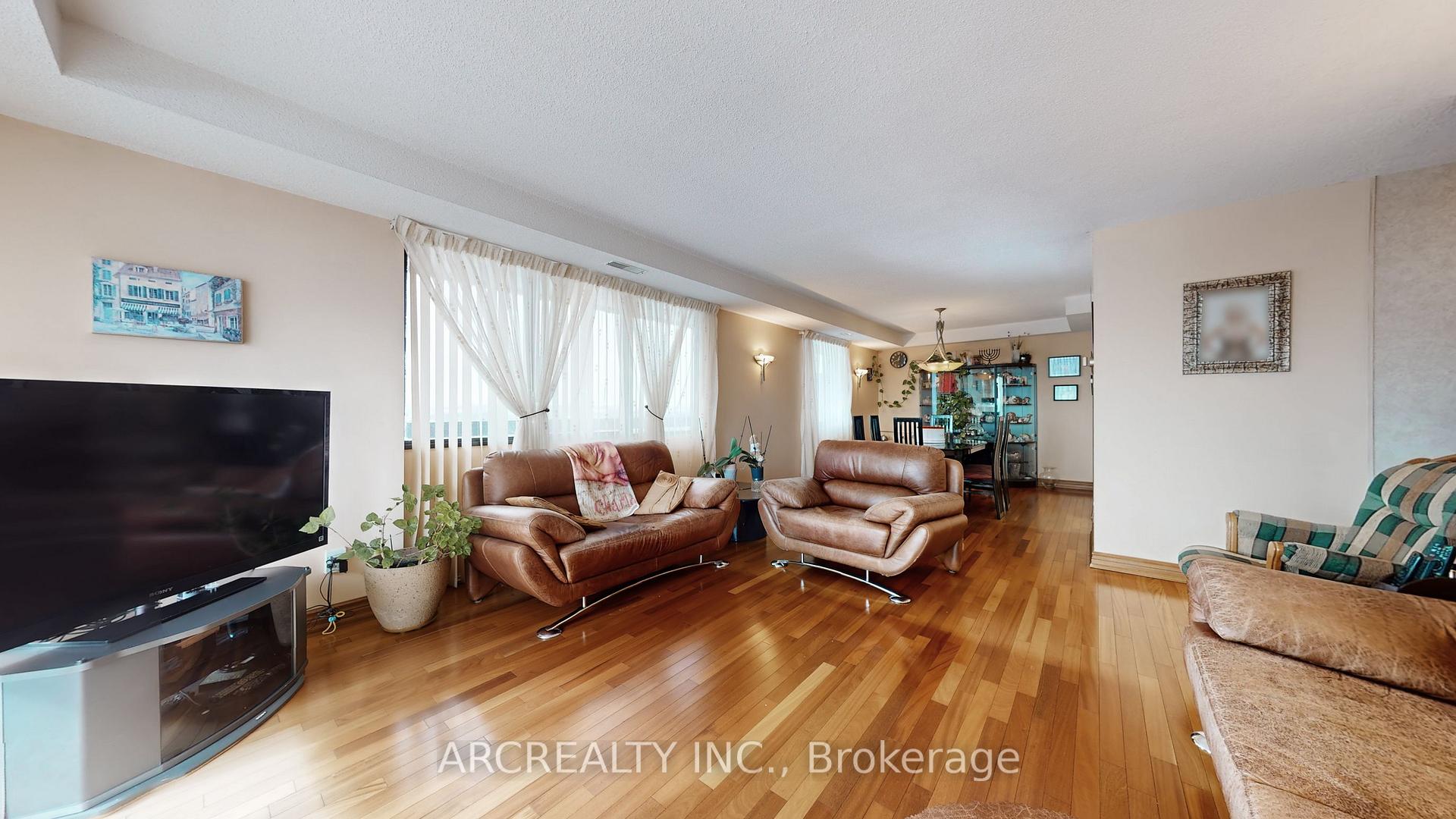 Photo 9 of Unit 1403, 8111 Yonge Street, Markham, Royal Orchard — HOMEH