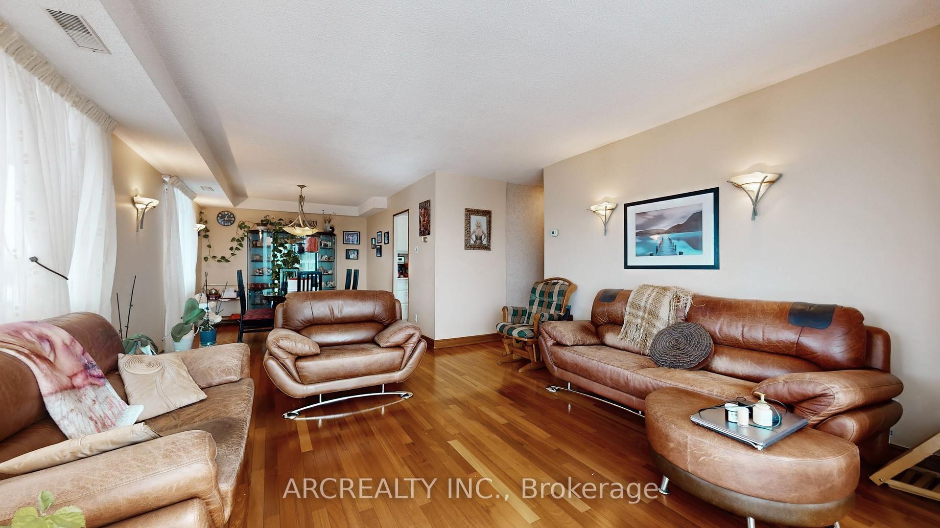 Photo 10 of Unit 1403, 8111 Yonge Street, Markham, Royal Orchard — HOMEH