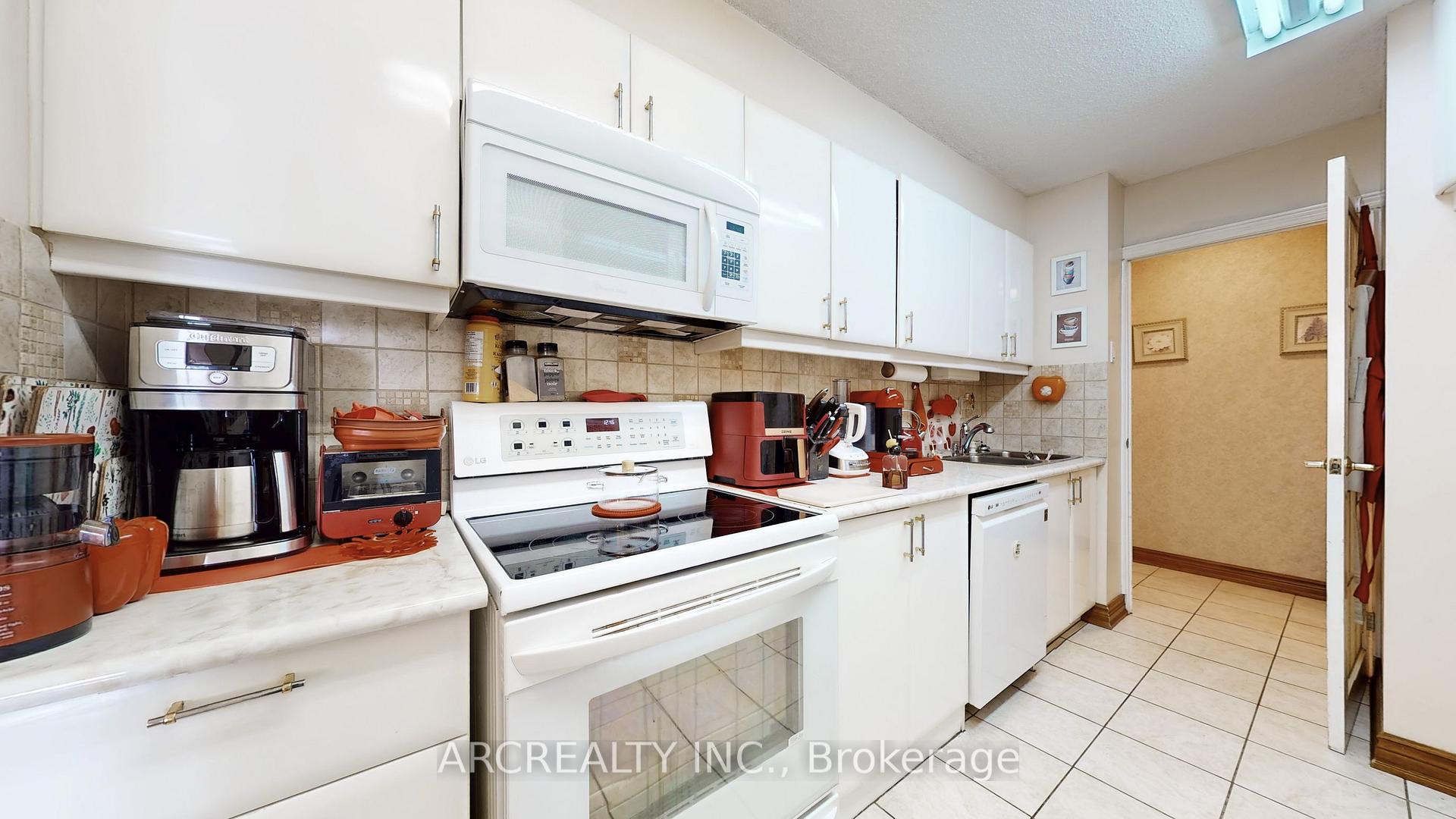 Photo 14 of Unit 1403, 8111 Yonge Street, Markham, Royal Orchard — HOMEH
