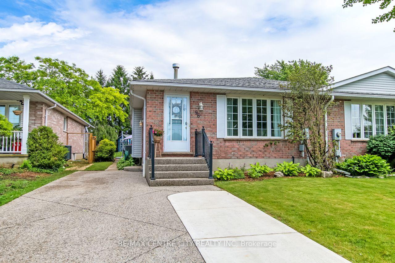 Photo 2 of 96 Carrie Crescent, St. Thomas — HOMEH