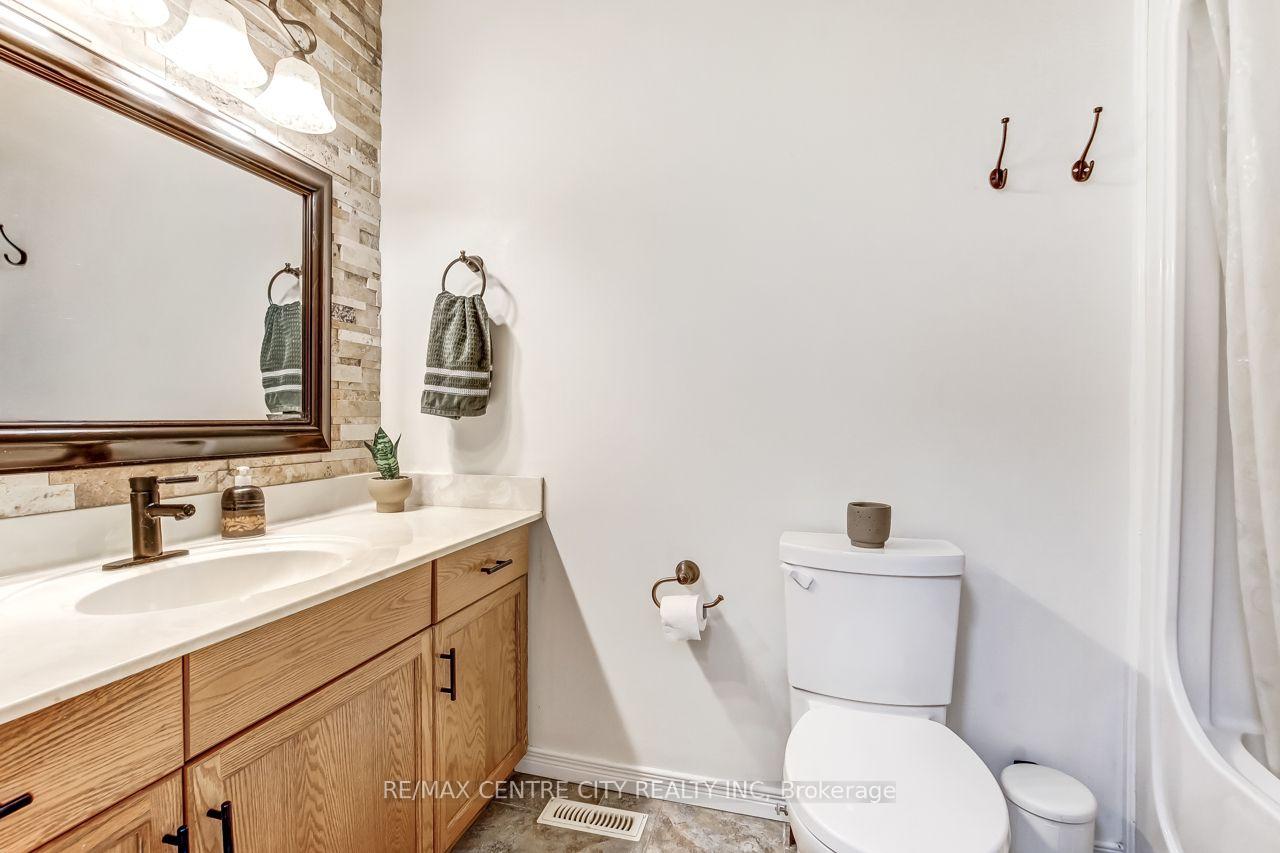 Photo 8 of 96 Carrie Crescent, St. Thomas — HOMEH
