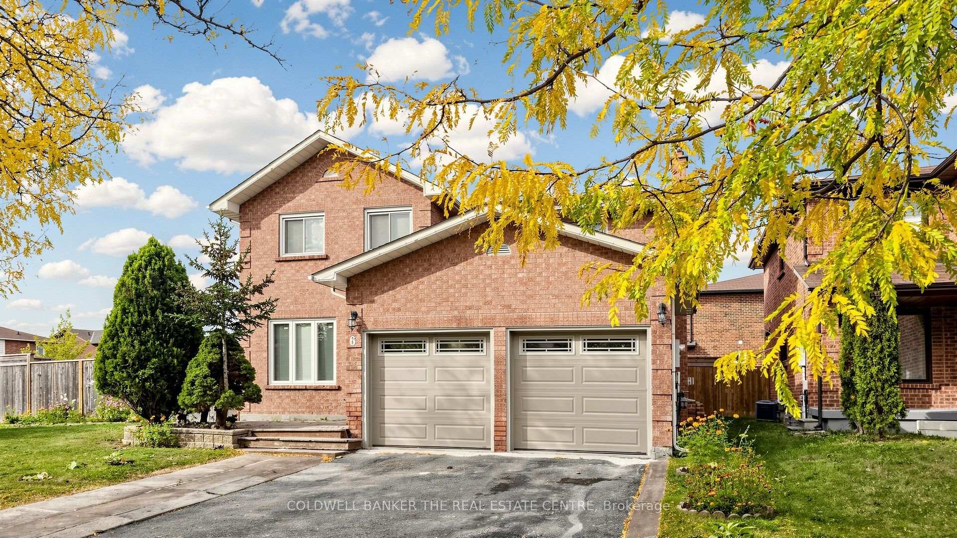 Photo 2 of 6 Mcquarrie Lane, Vaughan, Maple — HOMEH