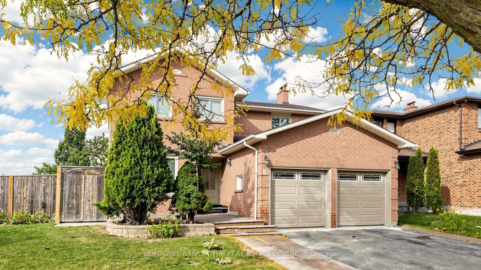 Photo 3 of 6 Mcquarrie Lane, Vaughan, Maple — HOMEH