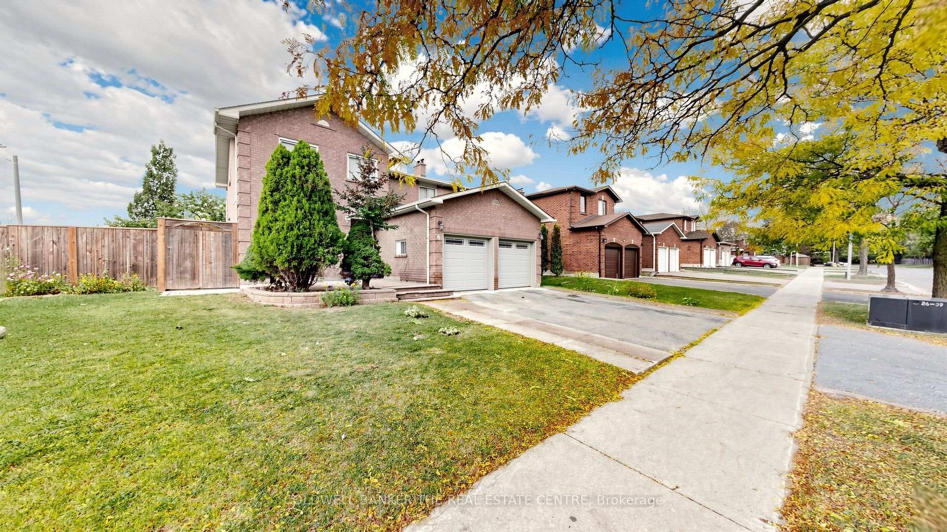 Photo 6 of 6 Mcquarrie Lane, Vaughan, Maple — HOMEH