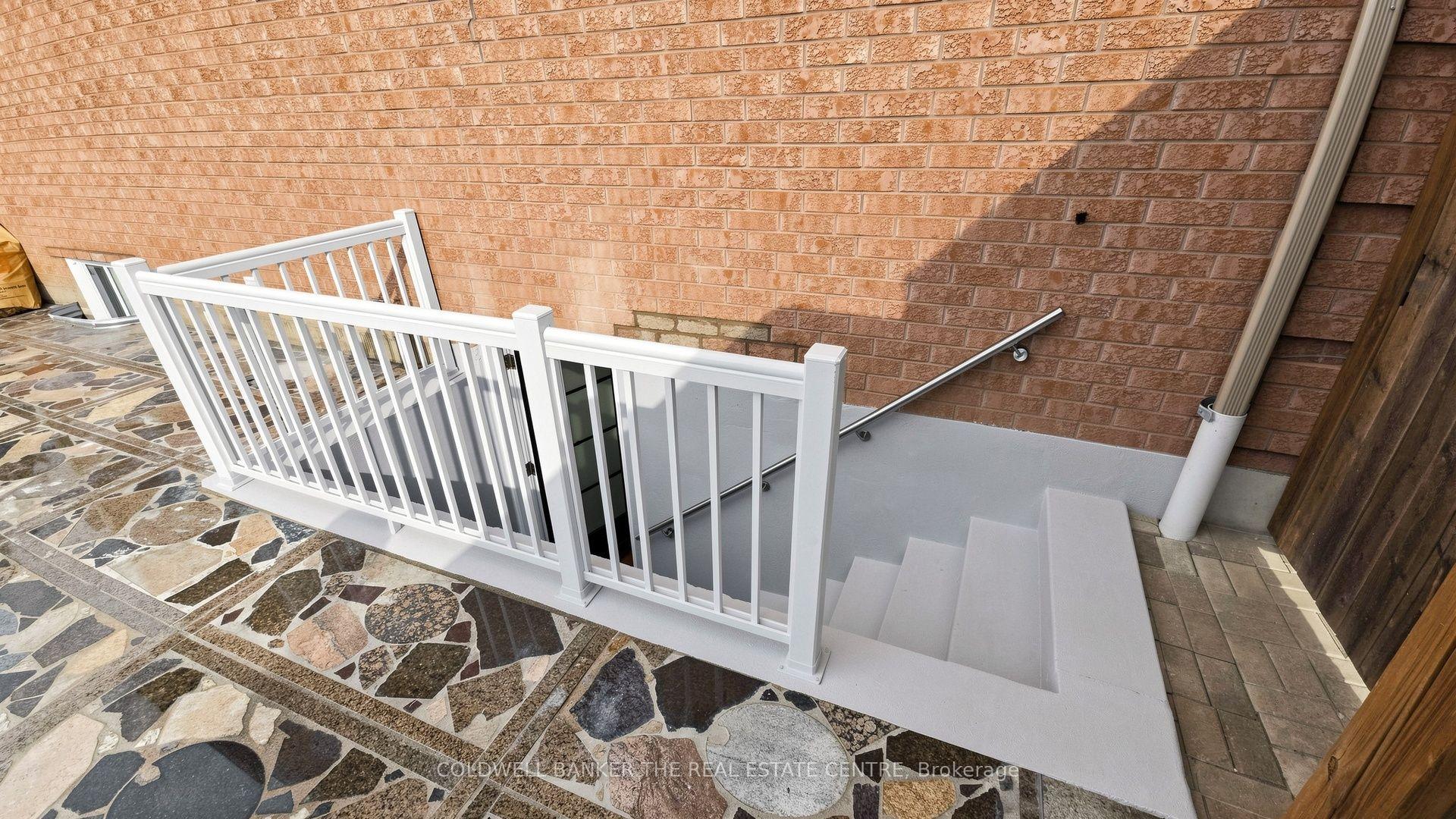 Photo 7 of 6 Mcquarrie Lane, Vaughan, Maple — HOMEH