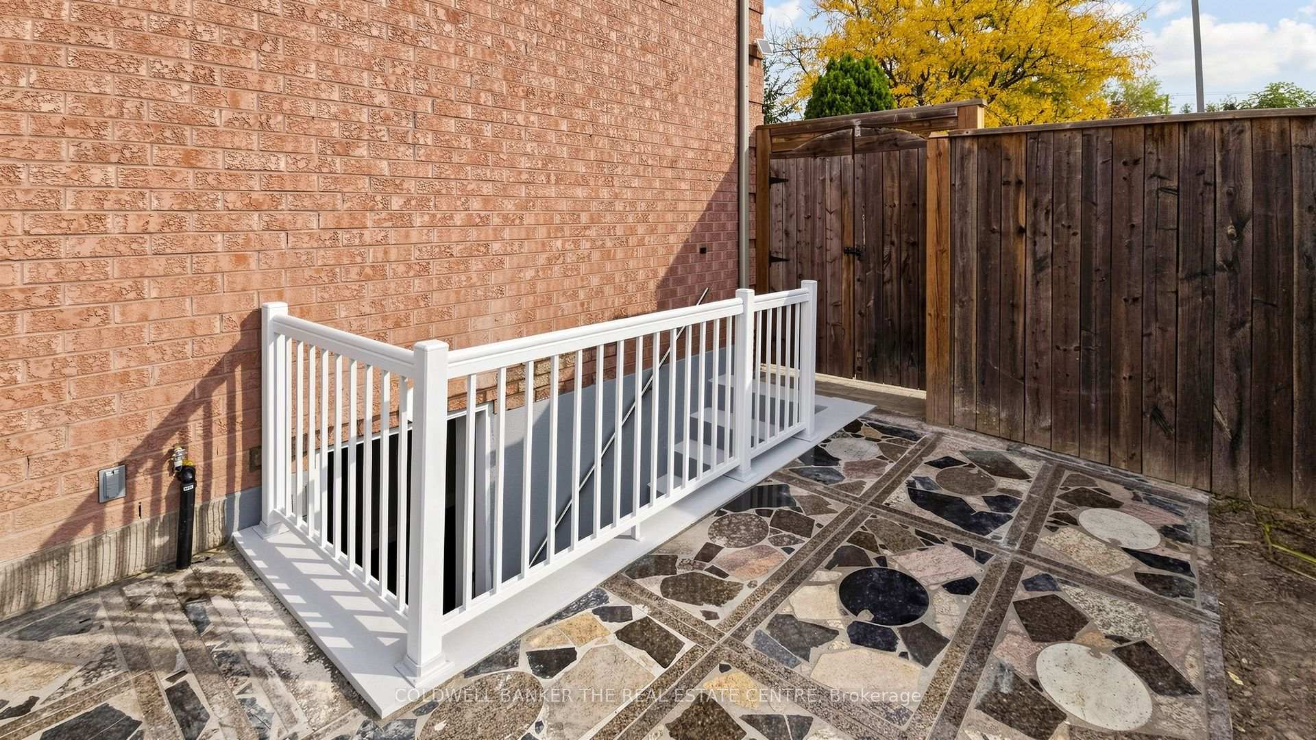 Photo 8 of 6 Mcquarrie Lane, Vaughan, Maple — HOMEH