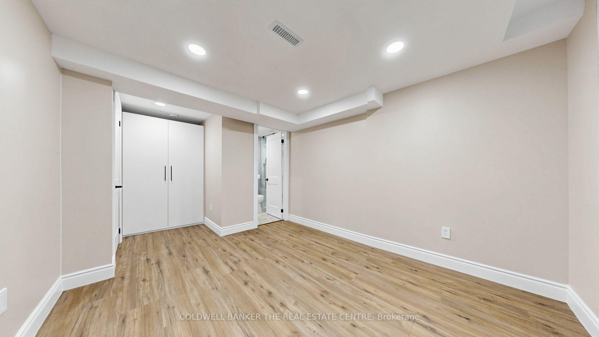 Photo 9 of 6 Mcquarrie Lane, Vaughan, Maple — HOMEH