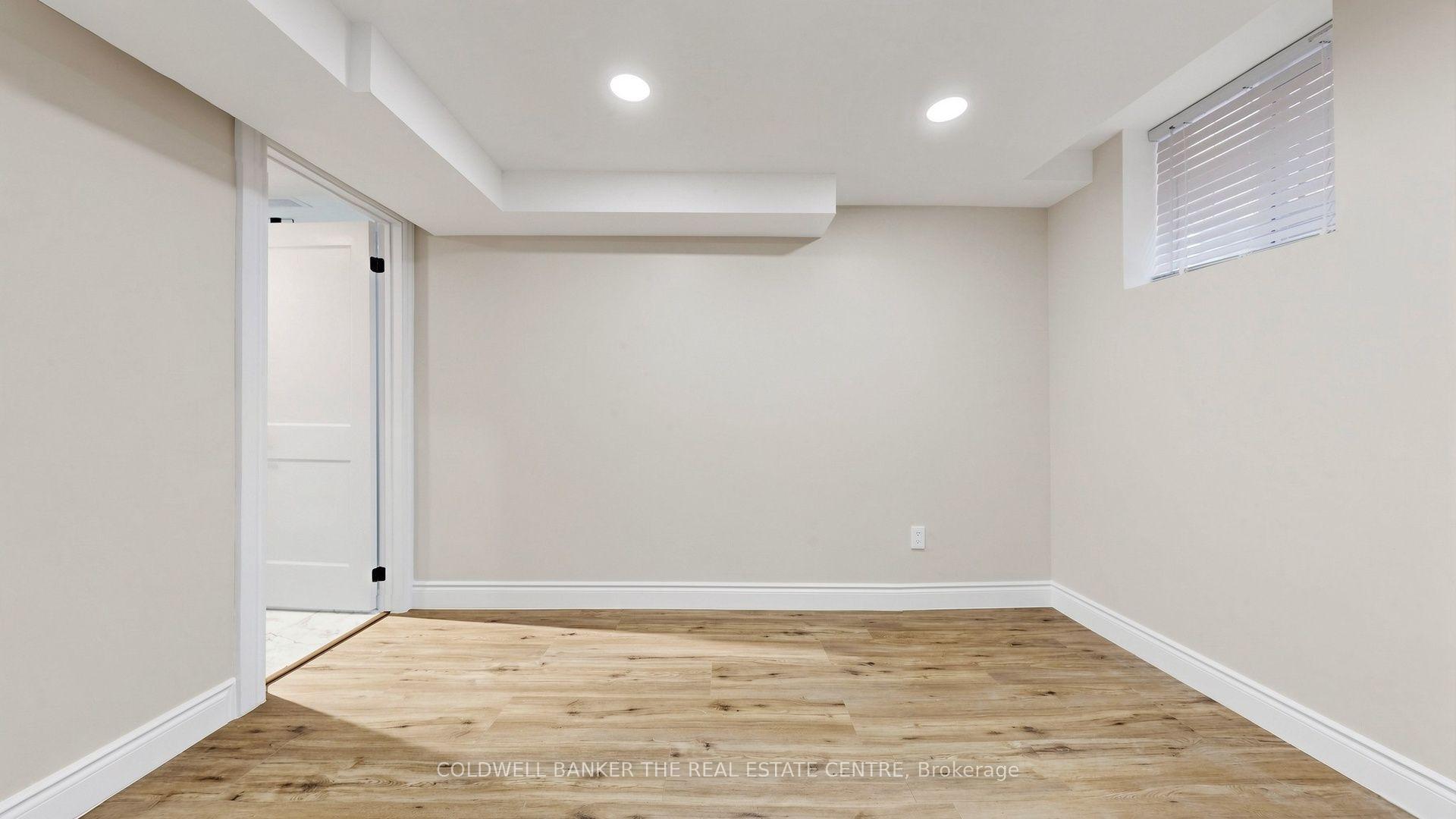 Photo 10 of 6 Mcquarrie Lane, Vaughan, Maple — HOMEH