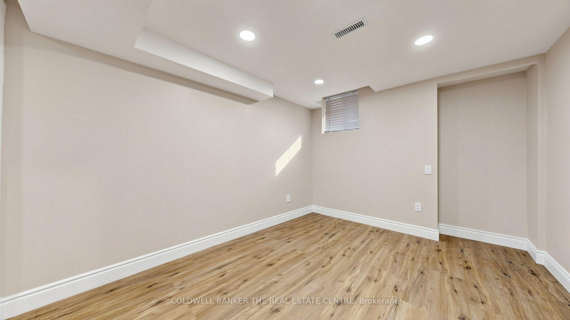 Photo 11 of 6 Mcquarrie Lane, Vaughan, Maple — HOMEH
