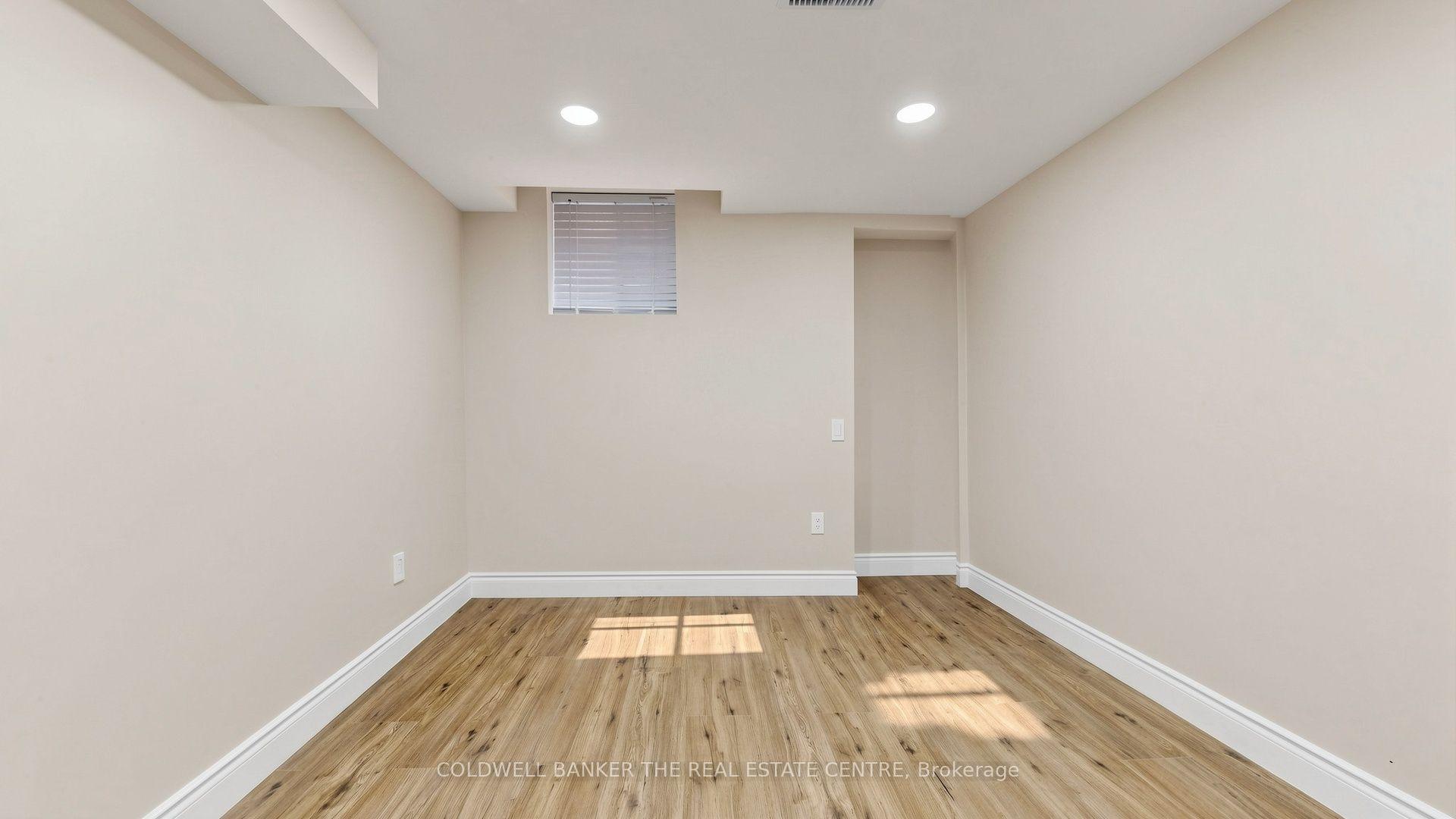 Photo 12 of 6 Mcquarrie Lane, Vaughan, Maple — HOMEH