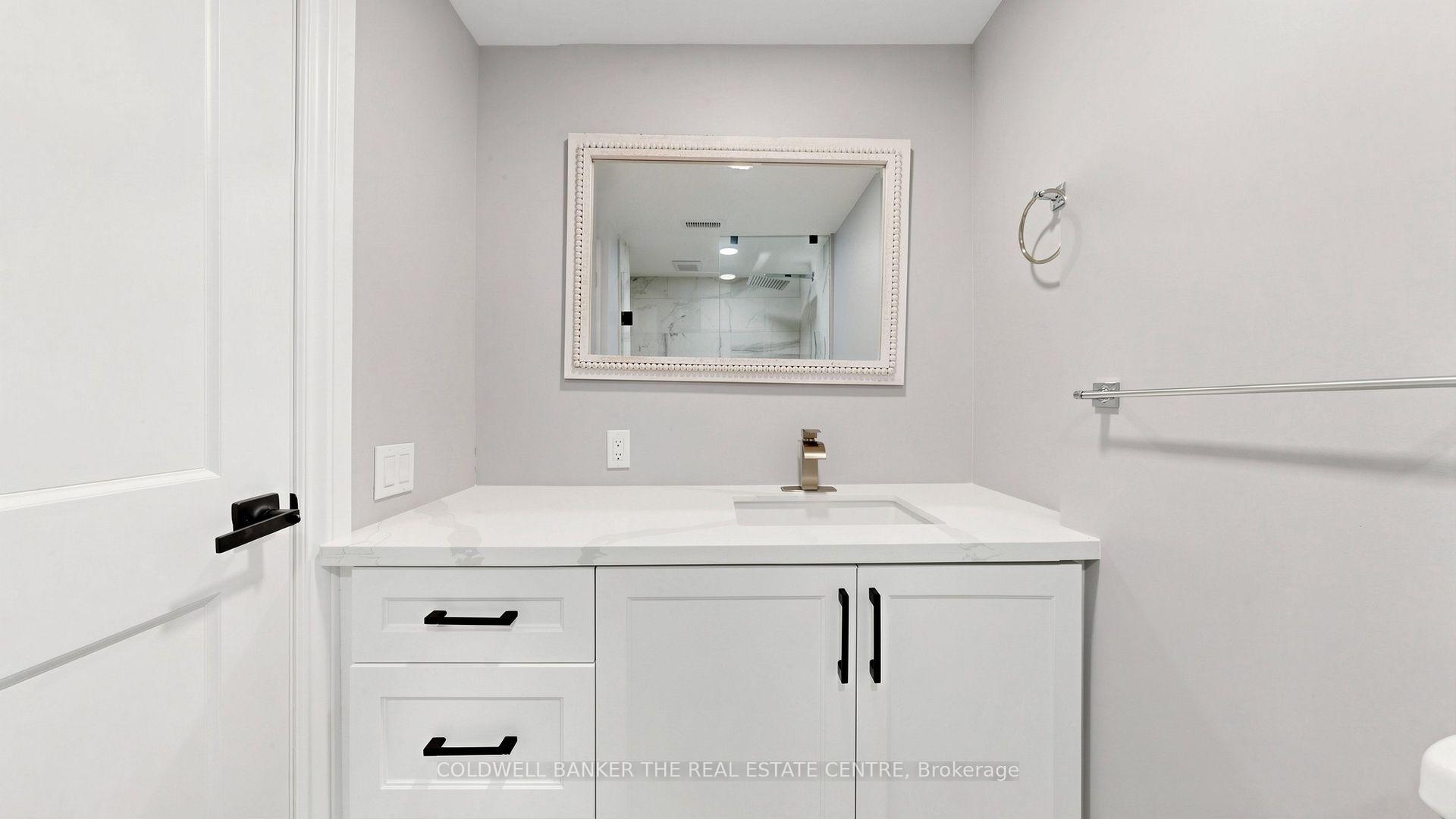 Photo 14 of 6 Mcquarrie Lane, Vaughan, Maple — HOMEH
