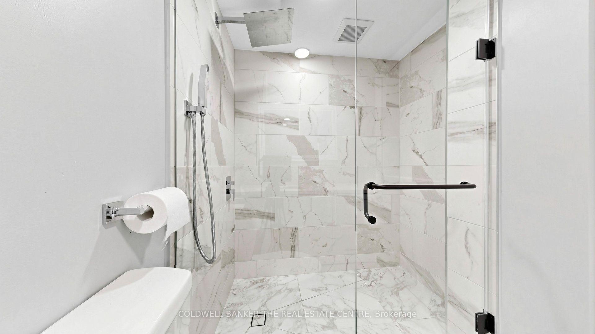 Photo 15 of 6 Mcquarrie Lane, Vaughan, Maple — HOMEH