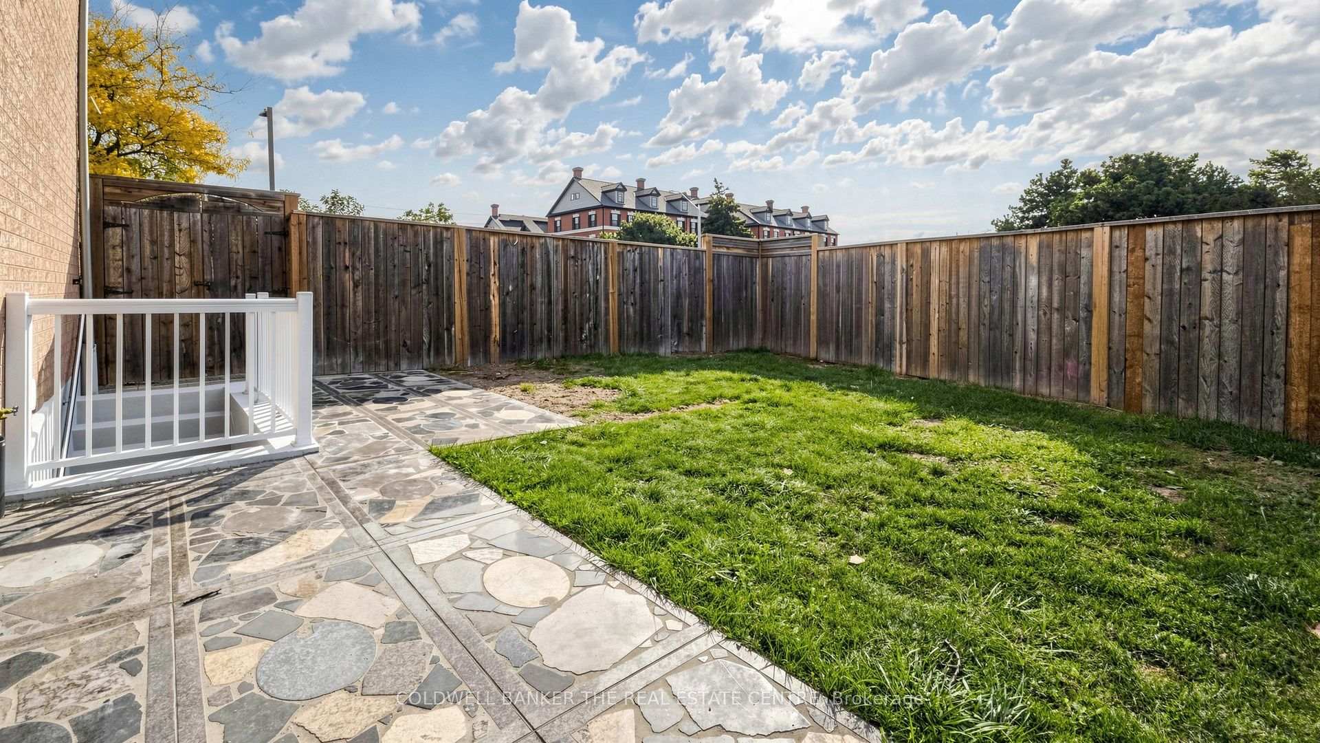 Photo 17 of 6 Mcquarrie Lane, Vaughan, Maple — HOMEH