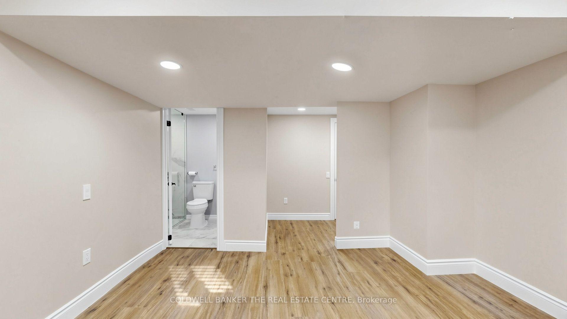 Photo 37 of 6 Mcquarrie Lane, Vaughan, Maple — HOMEH