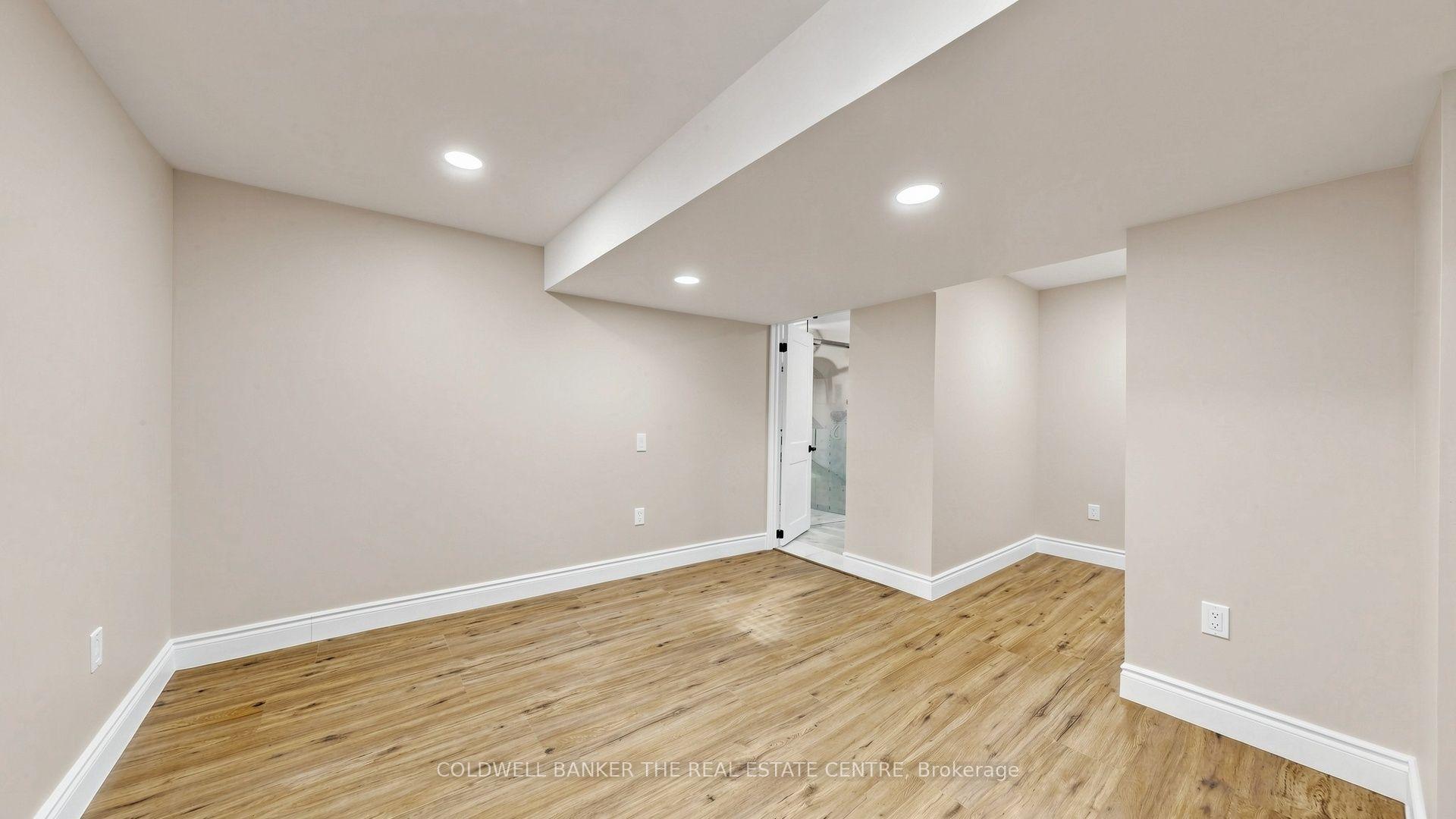 Photo 38 of 6 Mcquarrie Lane, Vaughan, Maple — HOMEH