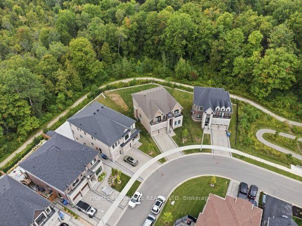 Photo 3 of 147 Ambrous Crescent, Guelph, Kortright East — HOMEH
