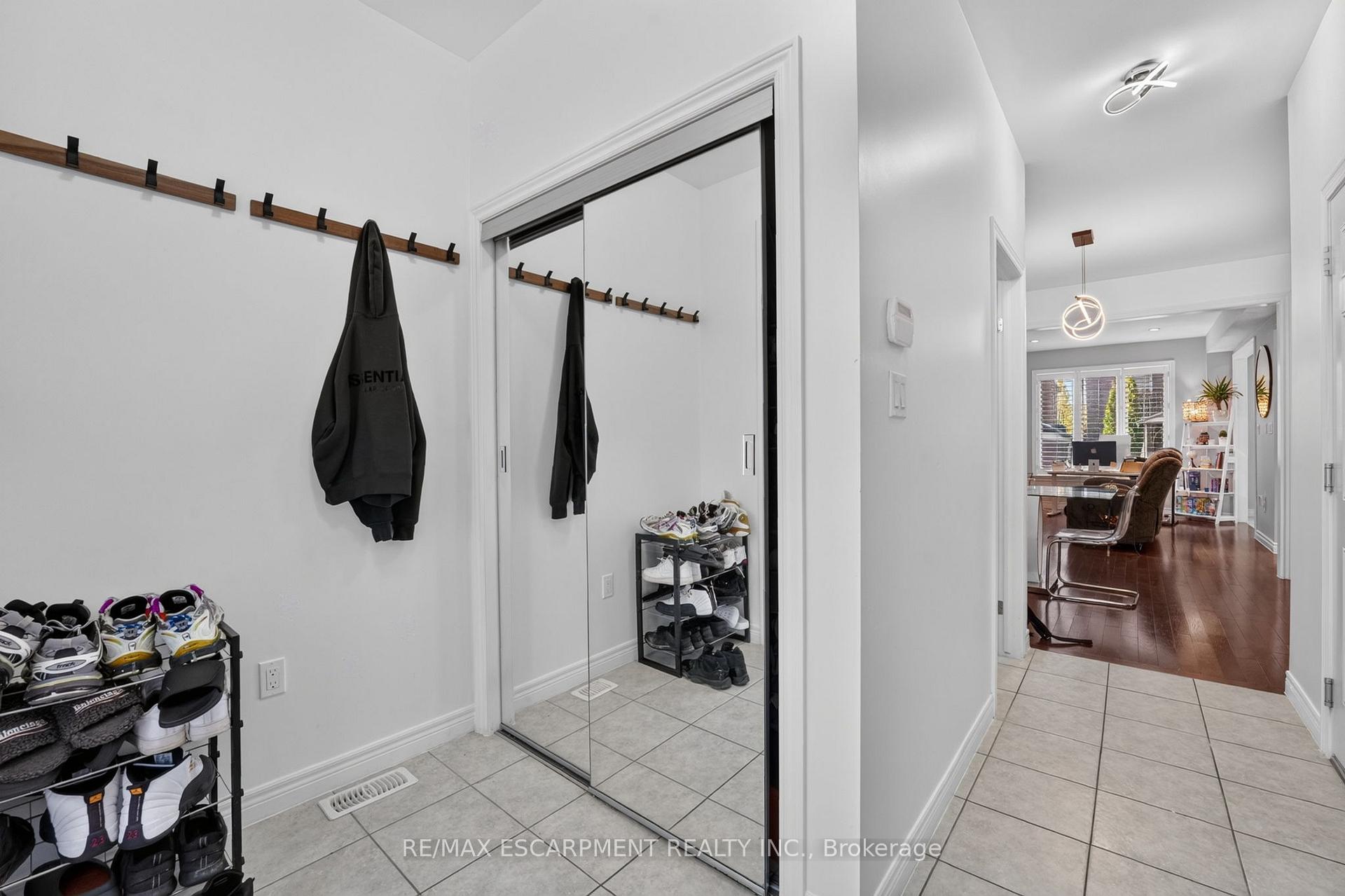 Photo 5 of 58 Summerberry Way, Hamilton, Carpenter — HOMEH