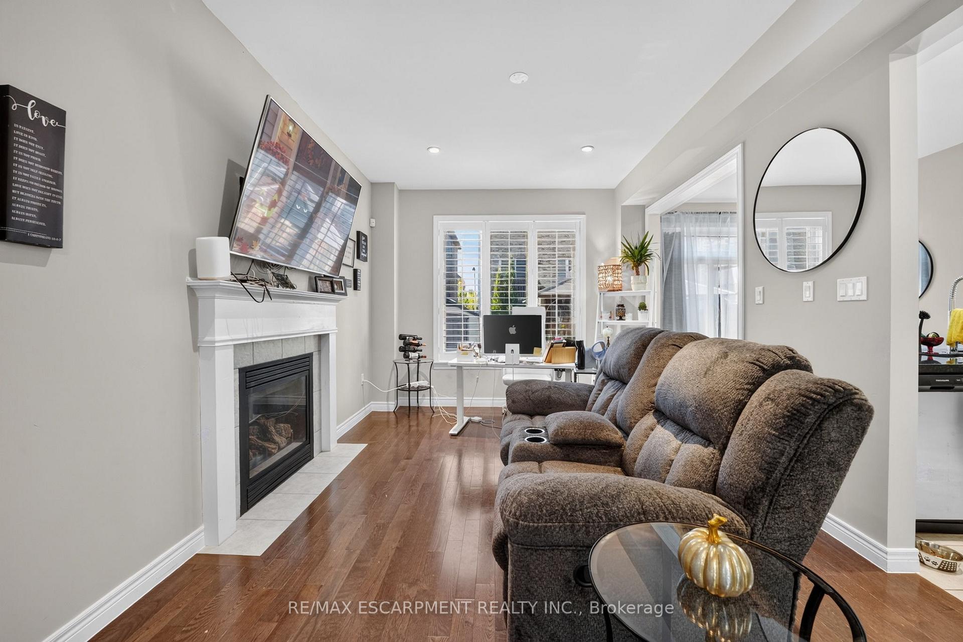 Photo 11 of 58 Summerberry Way, Hamilton, Carpenter — HOMEH