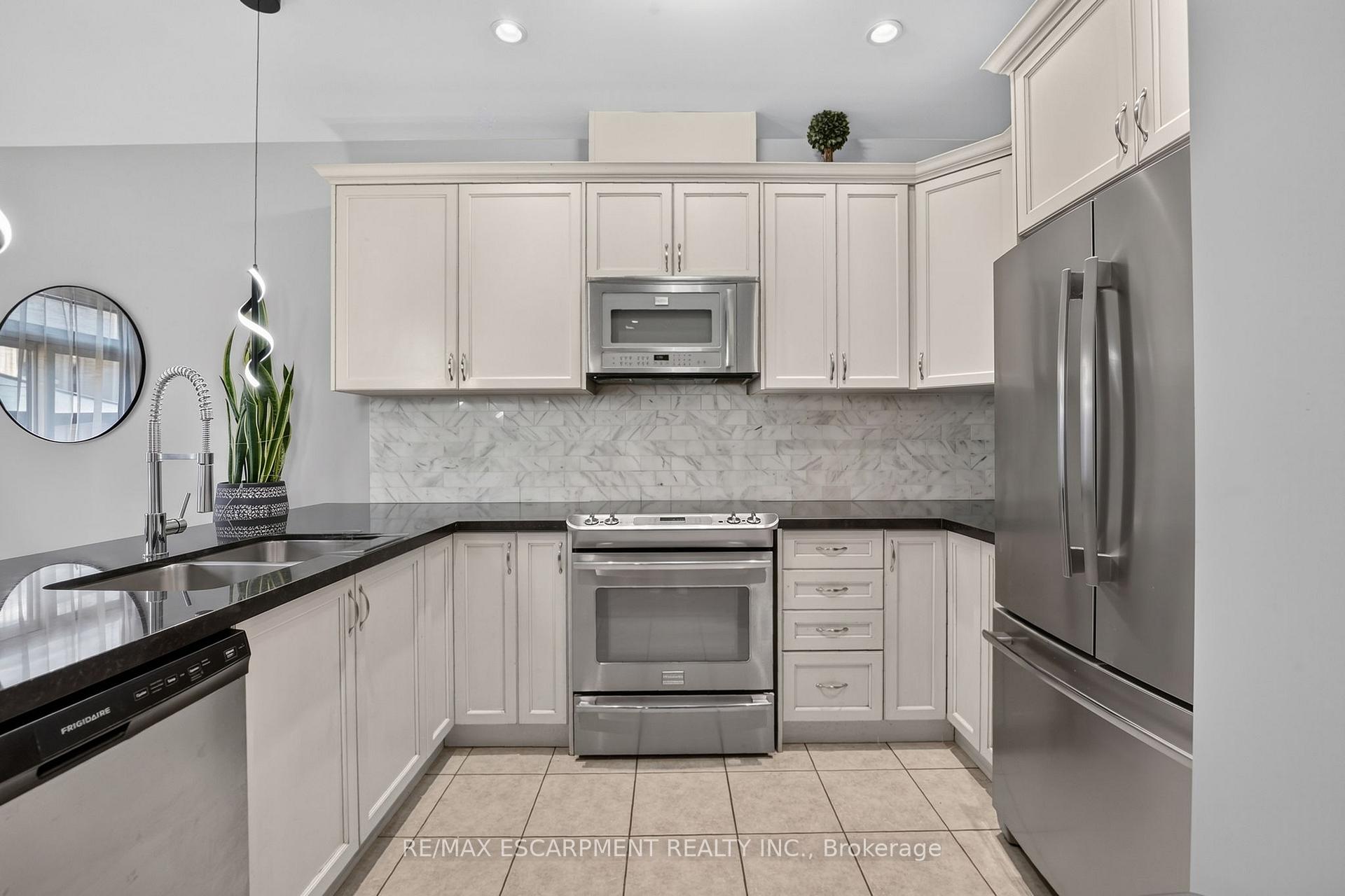 Photo 14 of 58 Summerberry Way, Hamilton, Carpenter — HOMEH