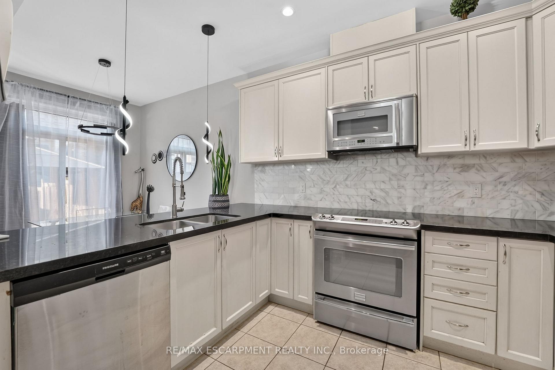 Photo 15 of 58 Summerberry Way, Hamilton, Carpenter — HOMEH