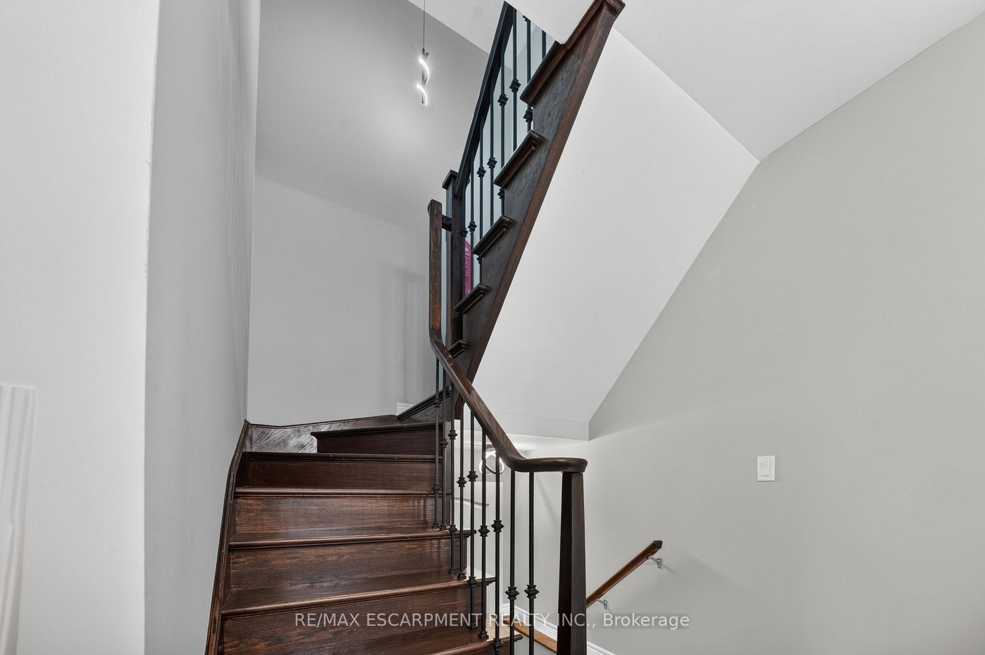Photo 20 of 58 Summerberry Way, Hamilton, Carpenter — HOMEH