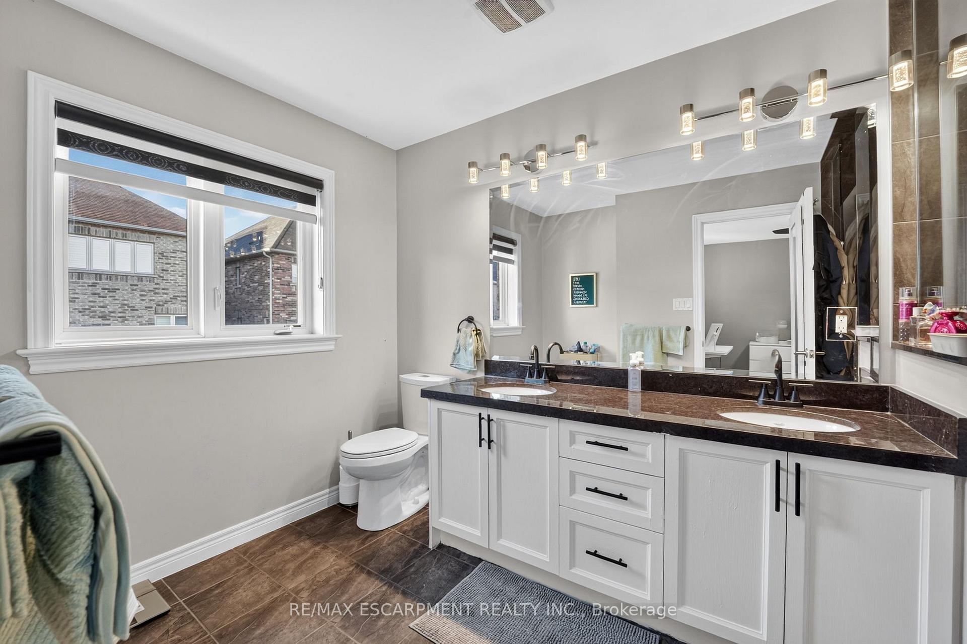 Photo 29 of 58 Summerberry Way, Hamilton, Carpenter — HOMEH
