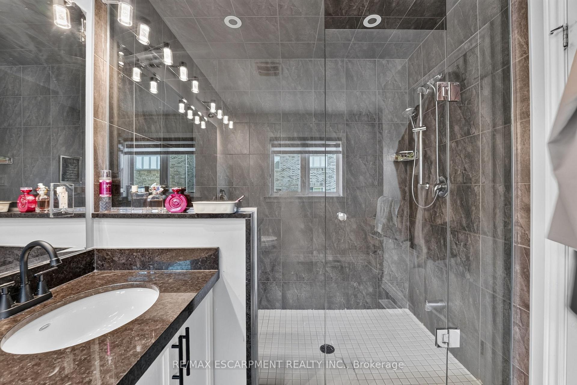 Photo 30 of 58 Summerberry Way, Hamilton, Carpenter — HOMEH