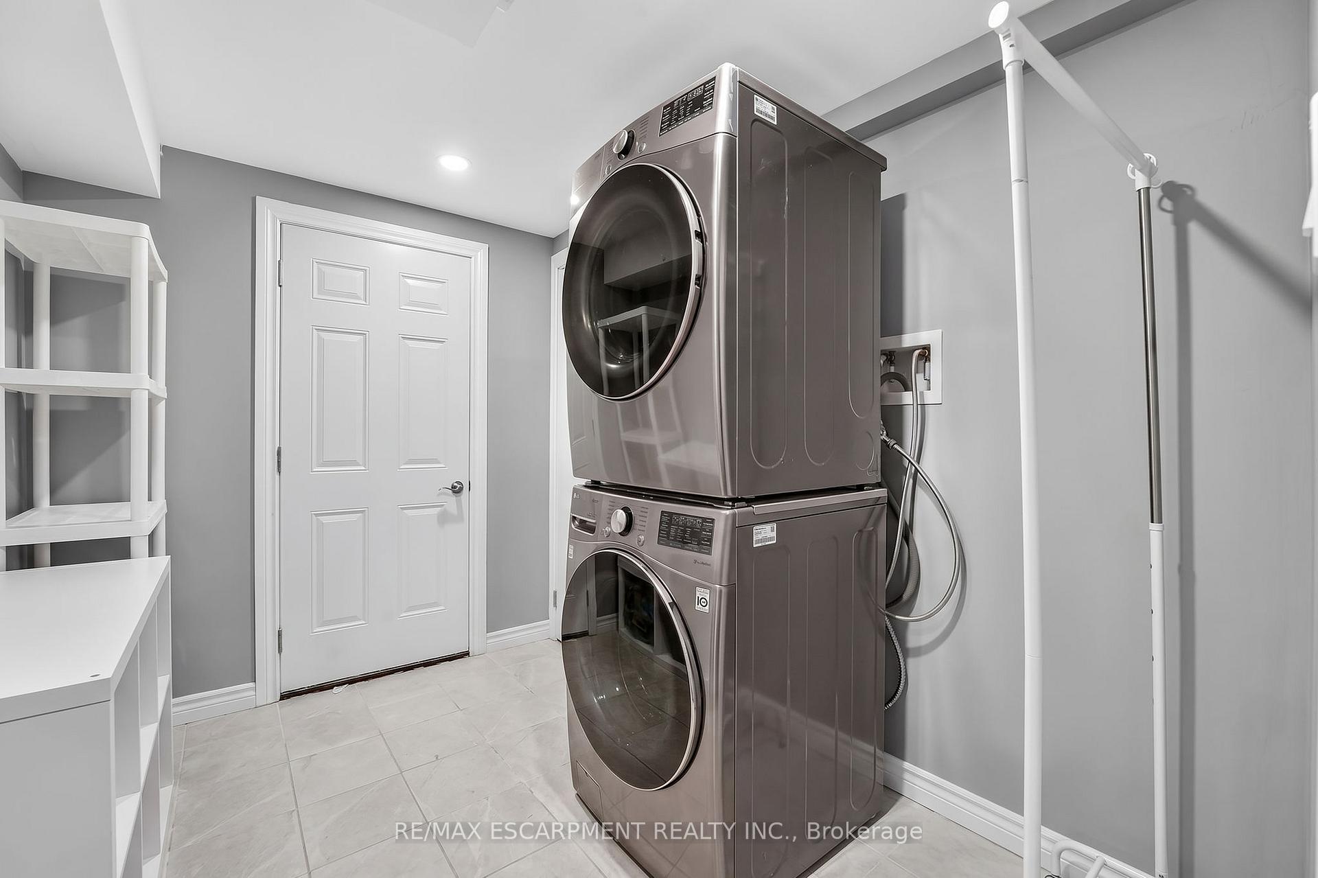 Photo 33 of 58 Summerberry Way, Hamilton, Carpenter — HOMEH