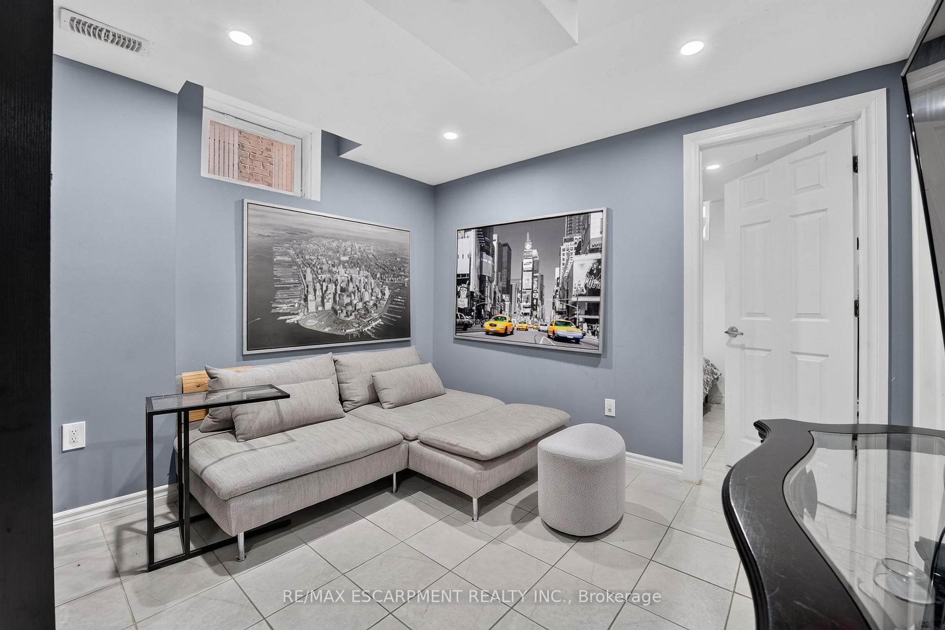 Photo 34 of 58 Summerberry Way, Hamilton, Carpenter — HOMEH