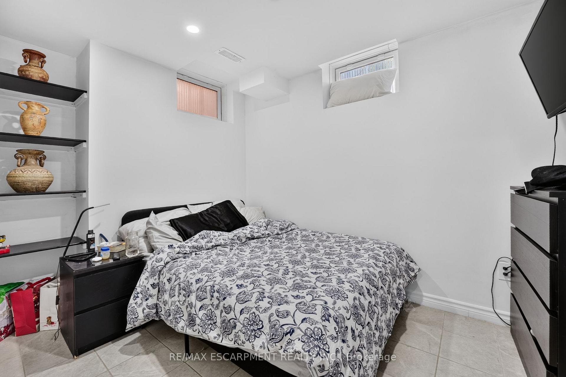 Photo 35 of 58 Summerberry Way, Hamilton, Carpenter — HOMEH