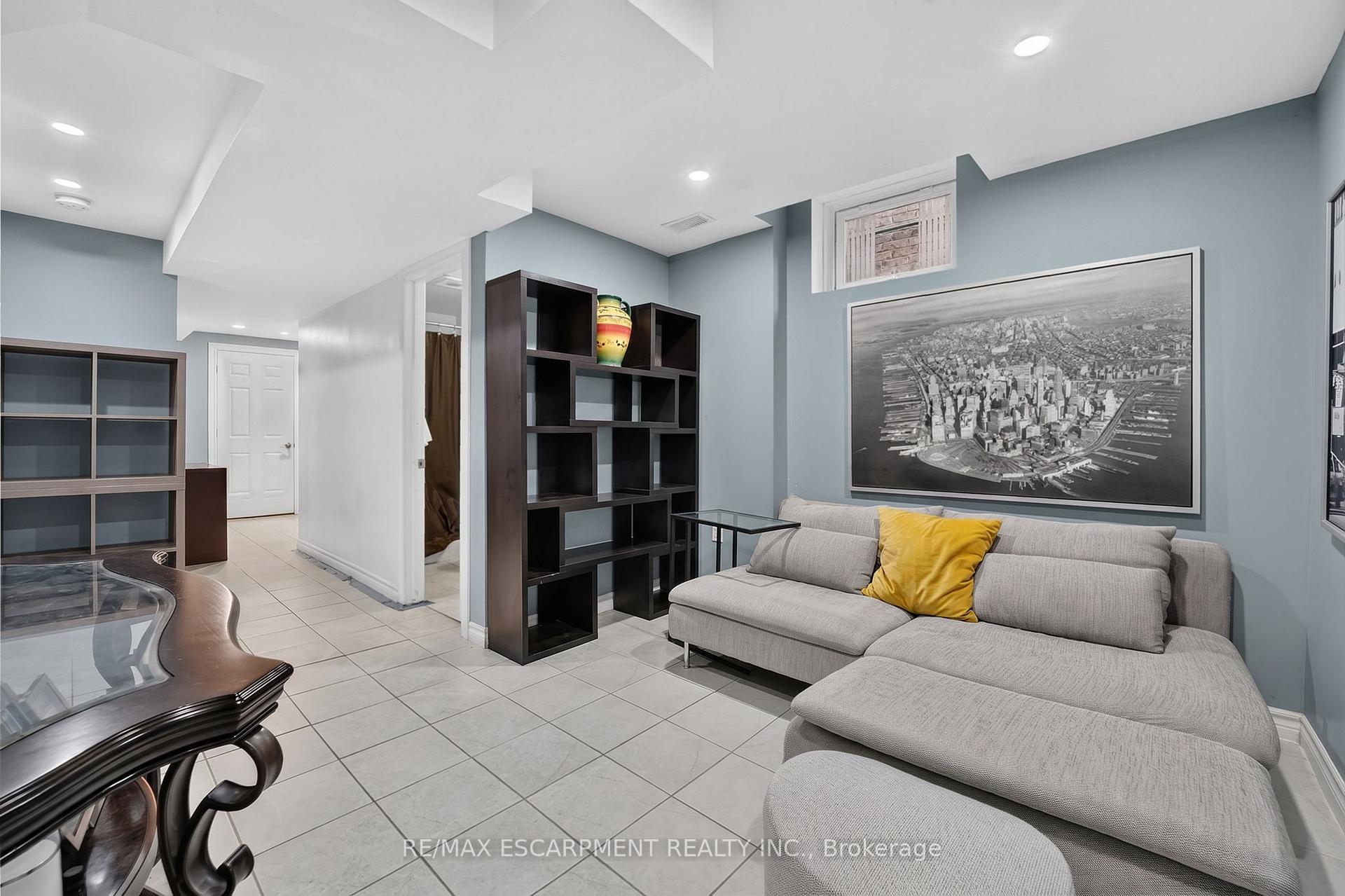 Photo 37 of 58 Summerberry Way, Hamilton, Carpenter — HOMEH