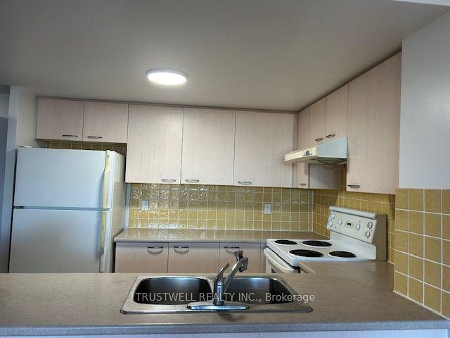 Photo 4 of Unit 905, 130 Pond Drive, Markham, Commerce Valley — HOMEH