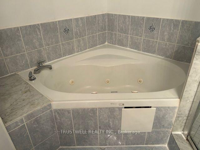 Photo 10 of Unit 905, 130 Pond Drive, Markham, Commerce Valley — HOMEH