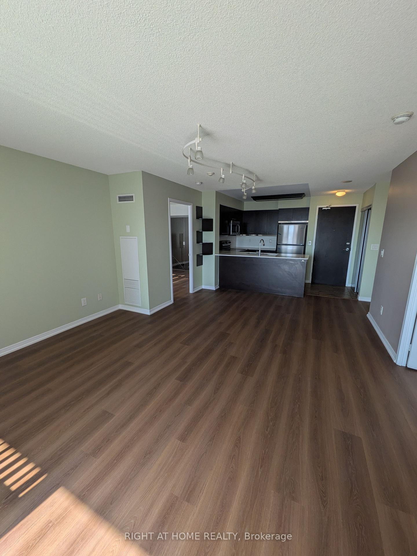 Photo 3 of Unit 910, 75 King William Crescent, Richmond Hill, Langstaff — HOMEH