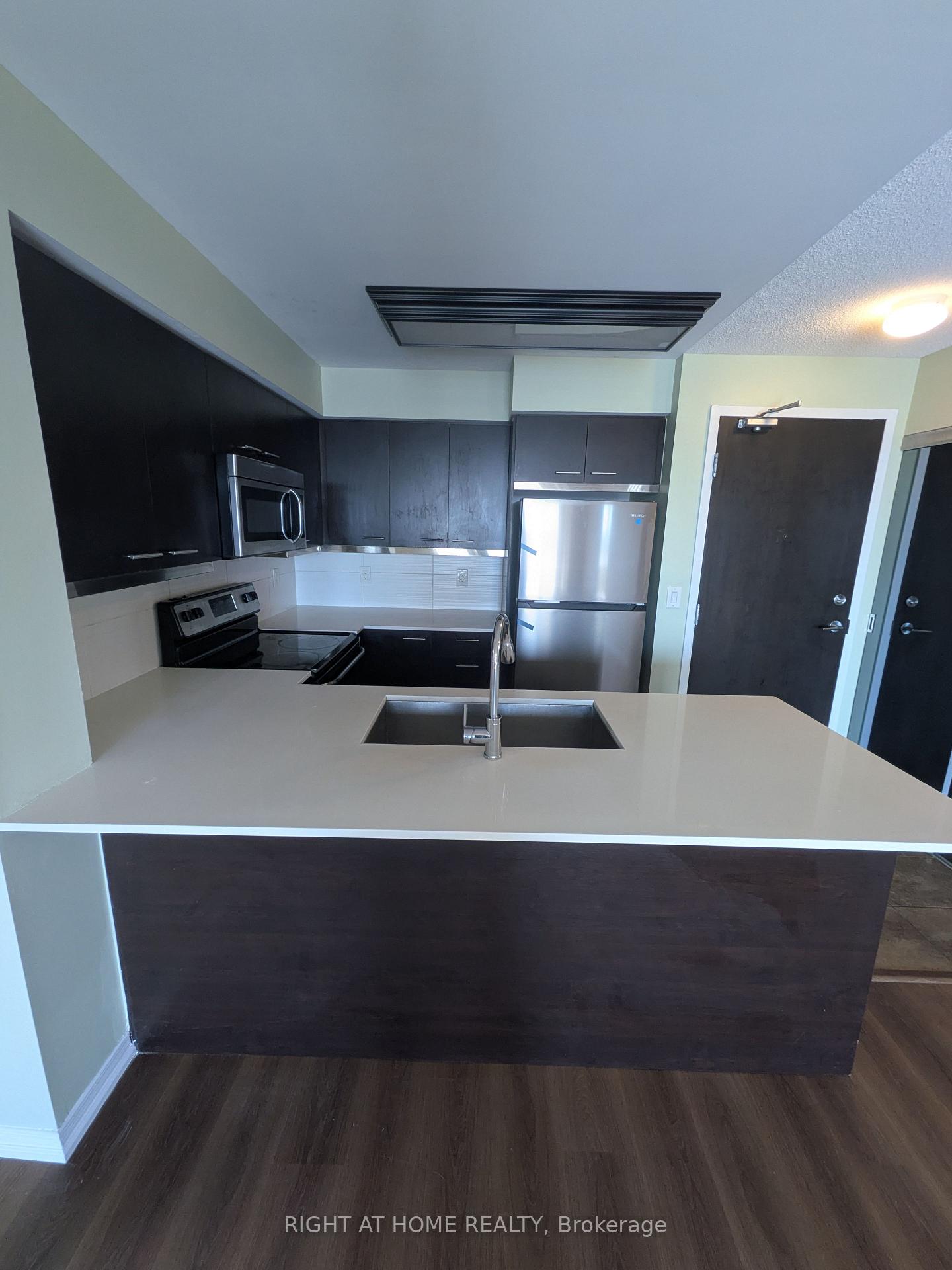Photo 5 of Unit 910, 75 King William Crescent, Richmond Hill, Langstaff — HOMEH