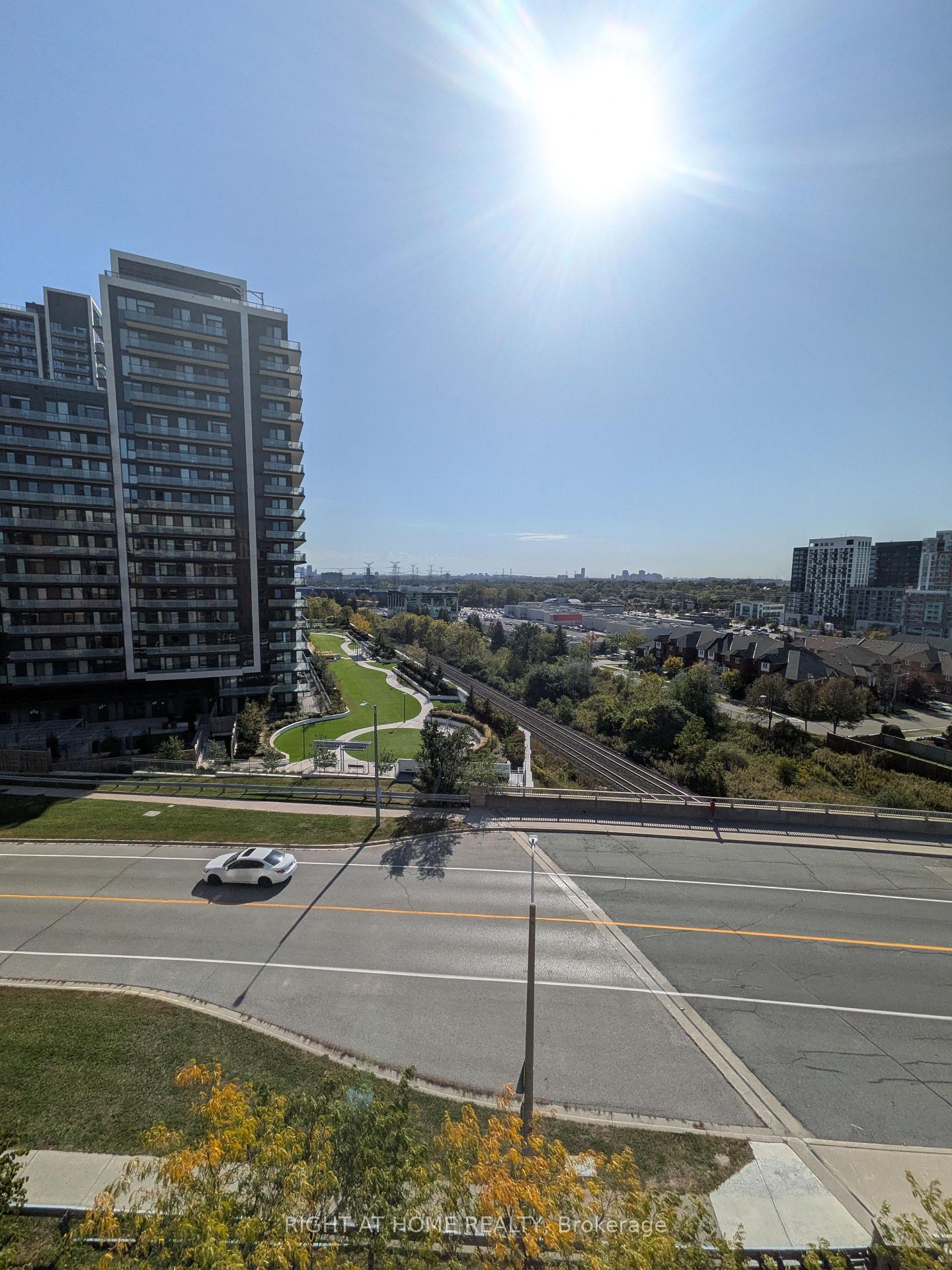 Photo 6 of Unit 910, 75 King William Crescent, Richmond Hill, Langstaff — HOMEH