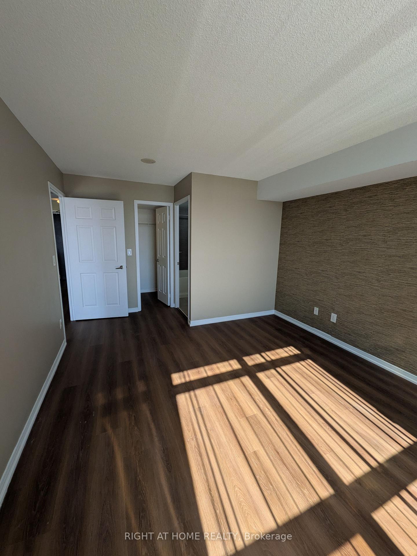 Photo 9 of Unit 910, 75 King William Crescent, Richmond Hill, Langstaff — HOMEH