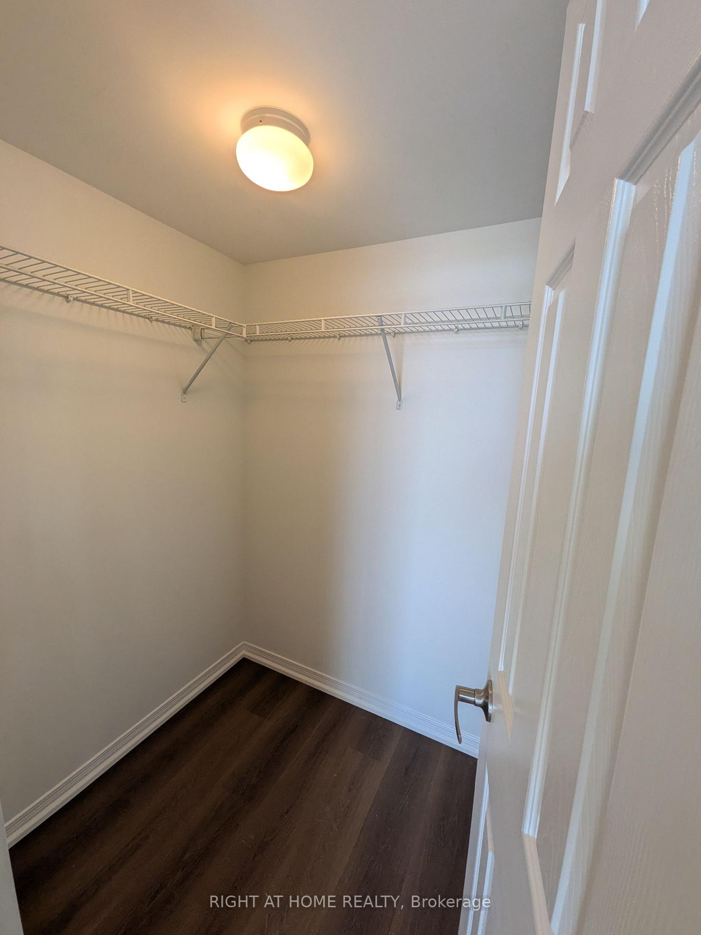 Photo 11 of Unit 910, 75 King William Crescent, Richmond Hill, Langstaff — HOMEH